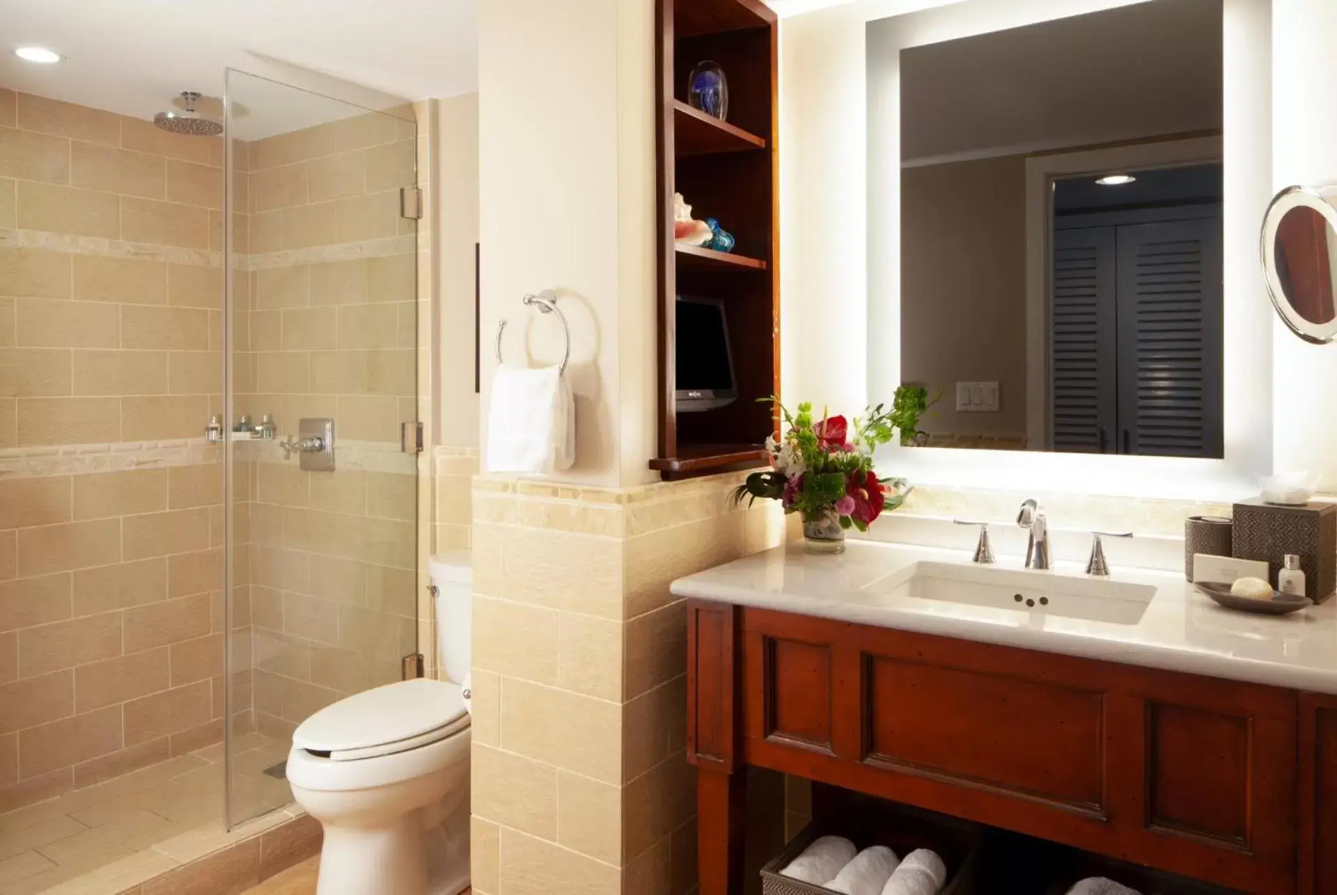 Bathroom in Pier House Resort & Spa