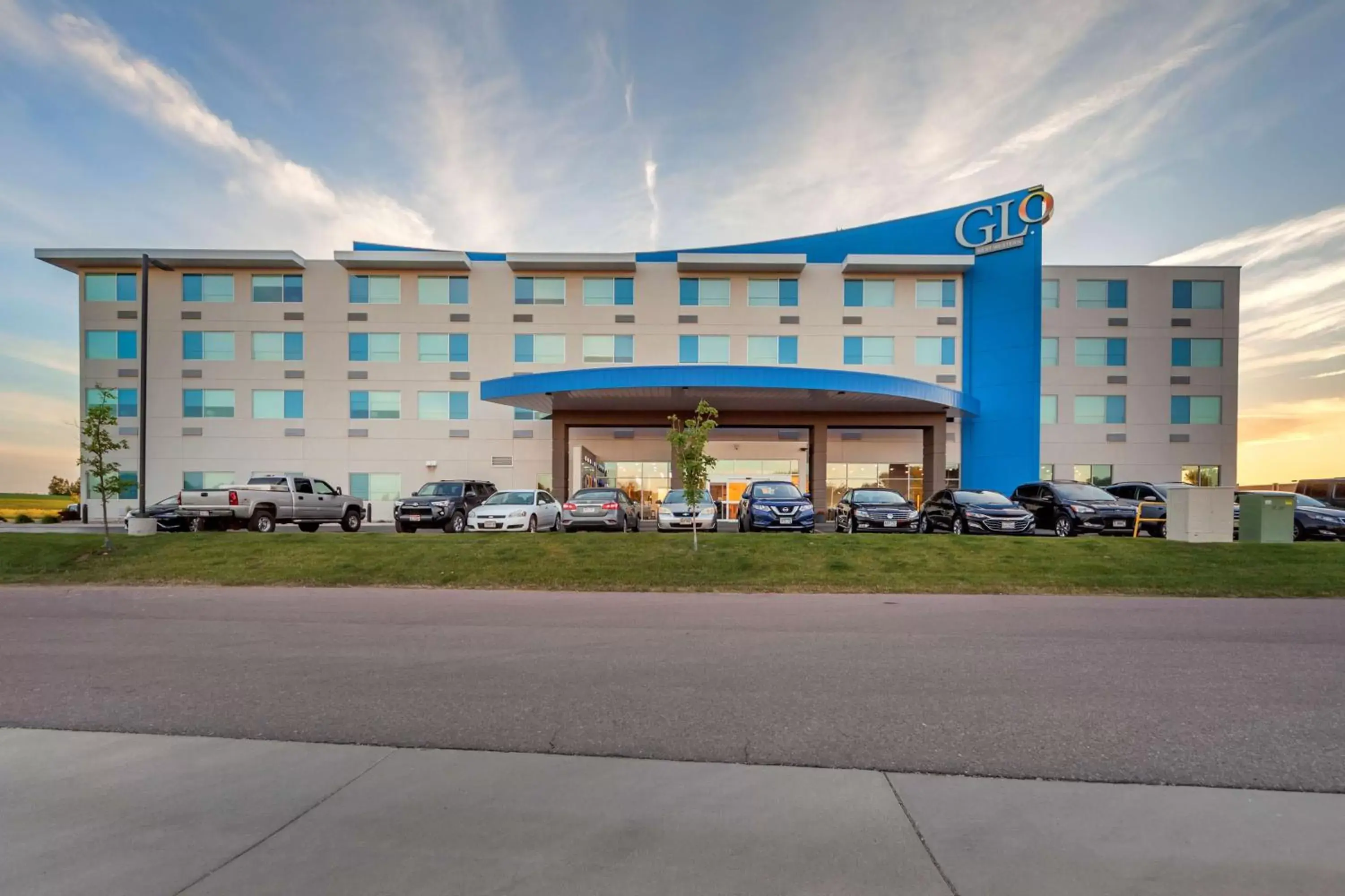 Property Building in GLō Best Western Dawley Farms In Sioux Falls