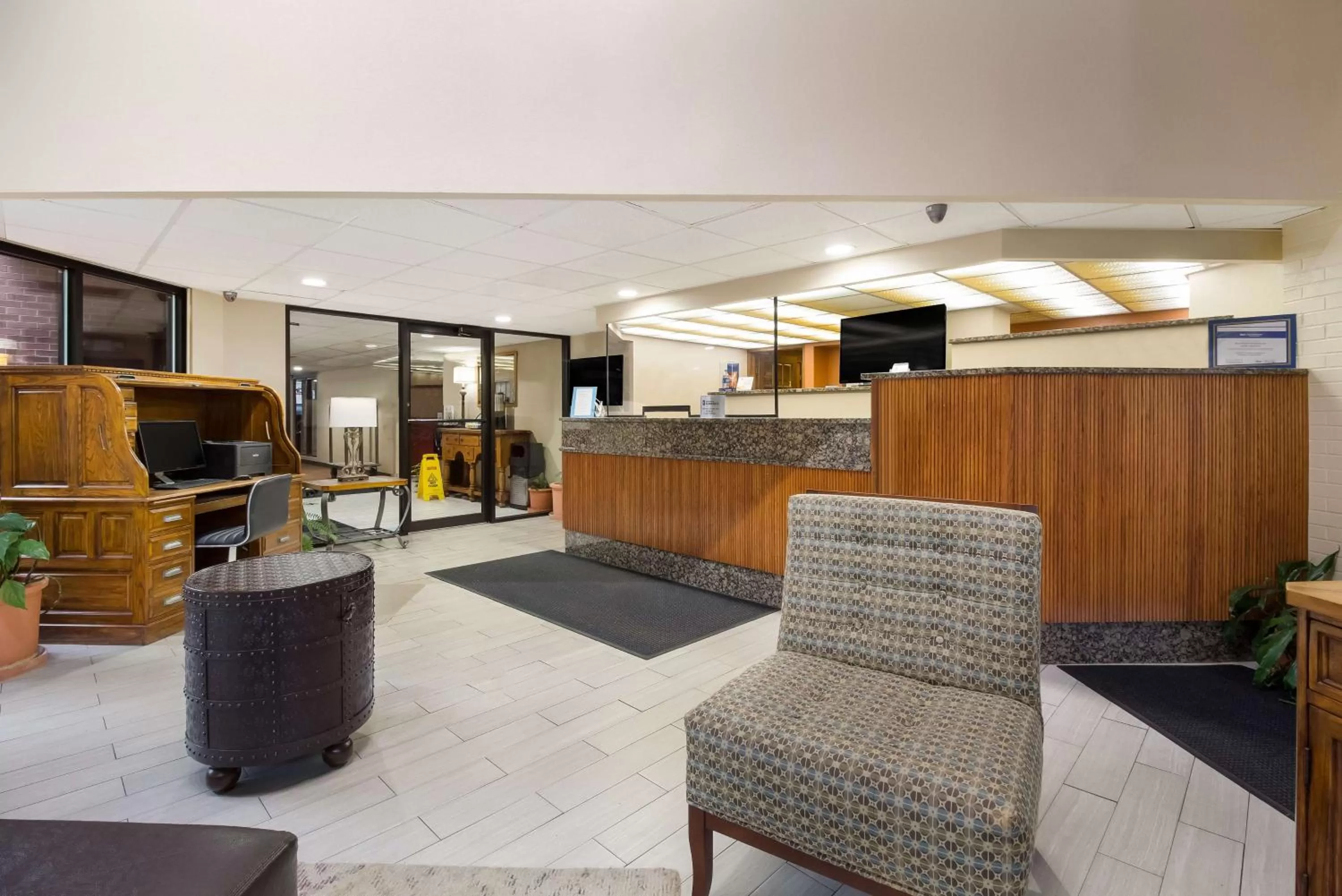 Lobby or reception in Best Western Braddock Inn