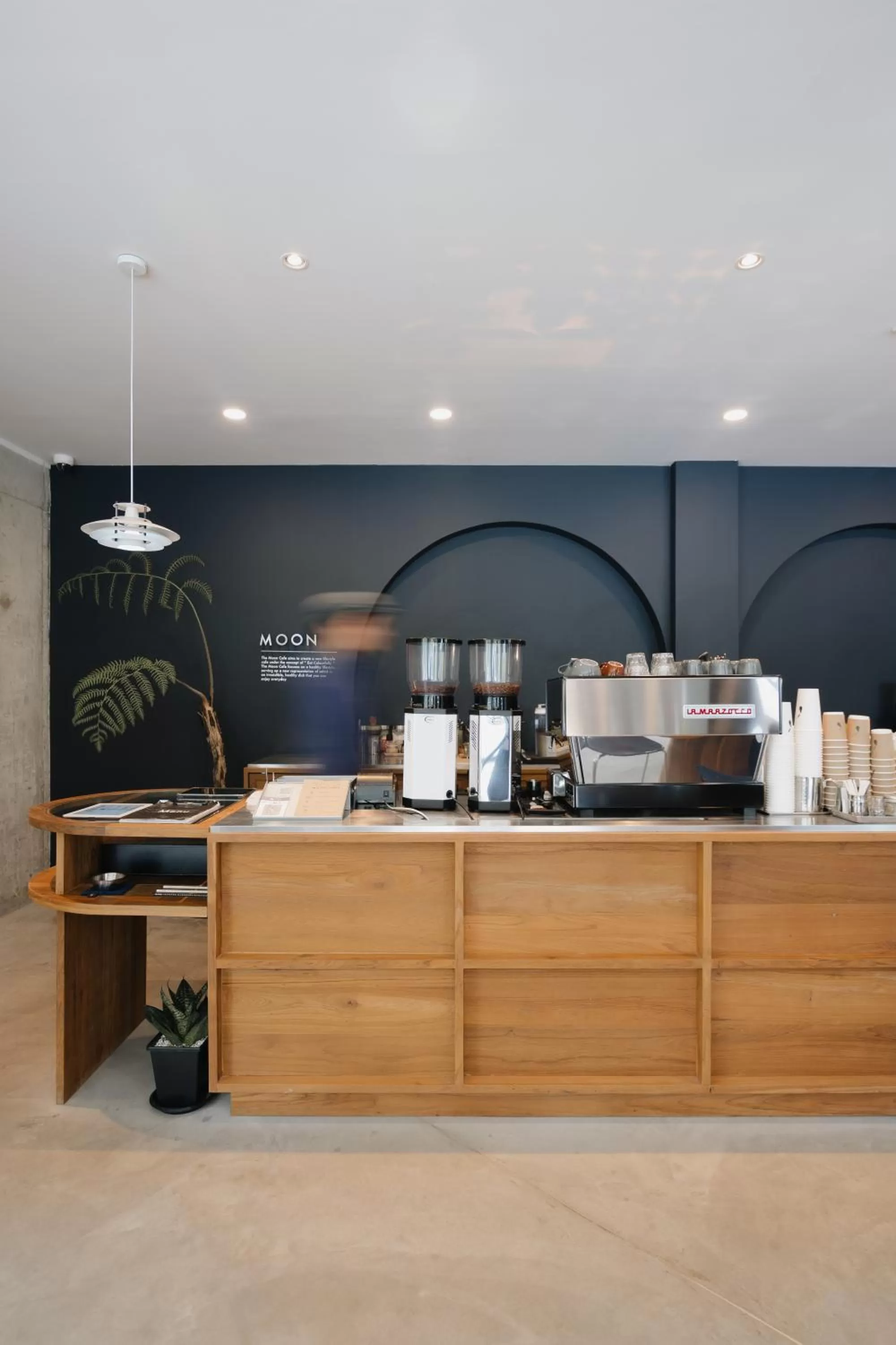 Food and drinks in The Earth Hotel