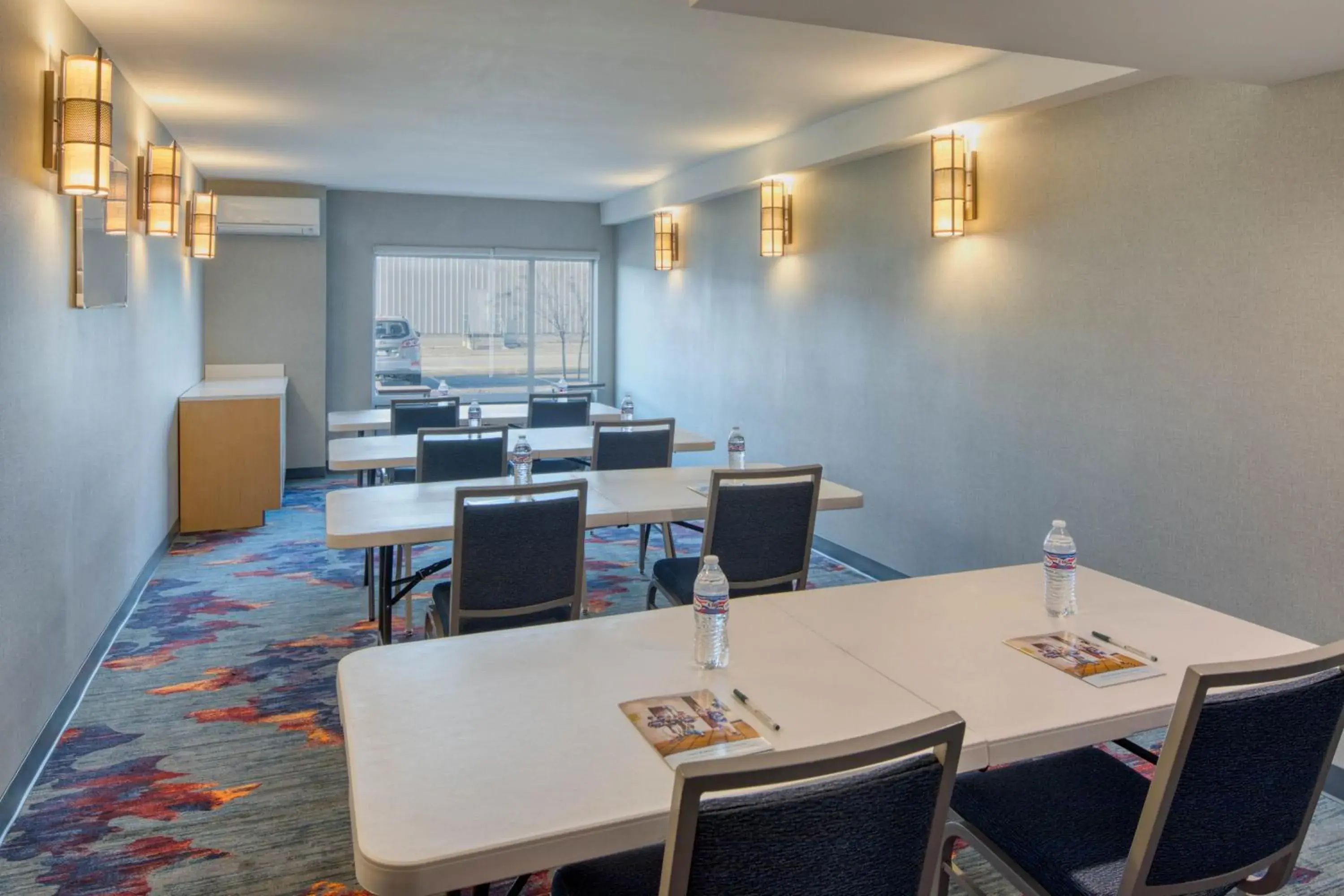 Meeting/conference room, Restaurant/Places to Eat in La Quinta Inn & Suites by Wyndham Perry