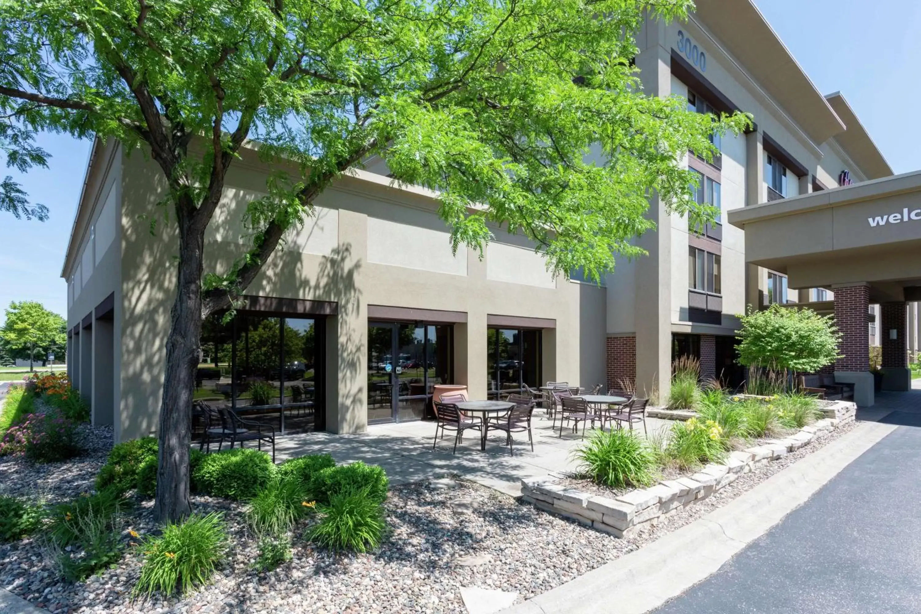 Patio, Property Building in Hampton Inn Minneapolis/Eagan