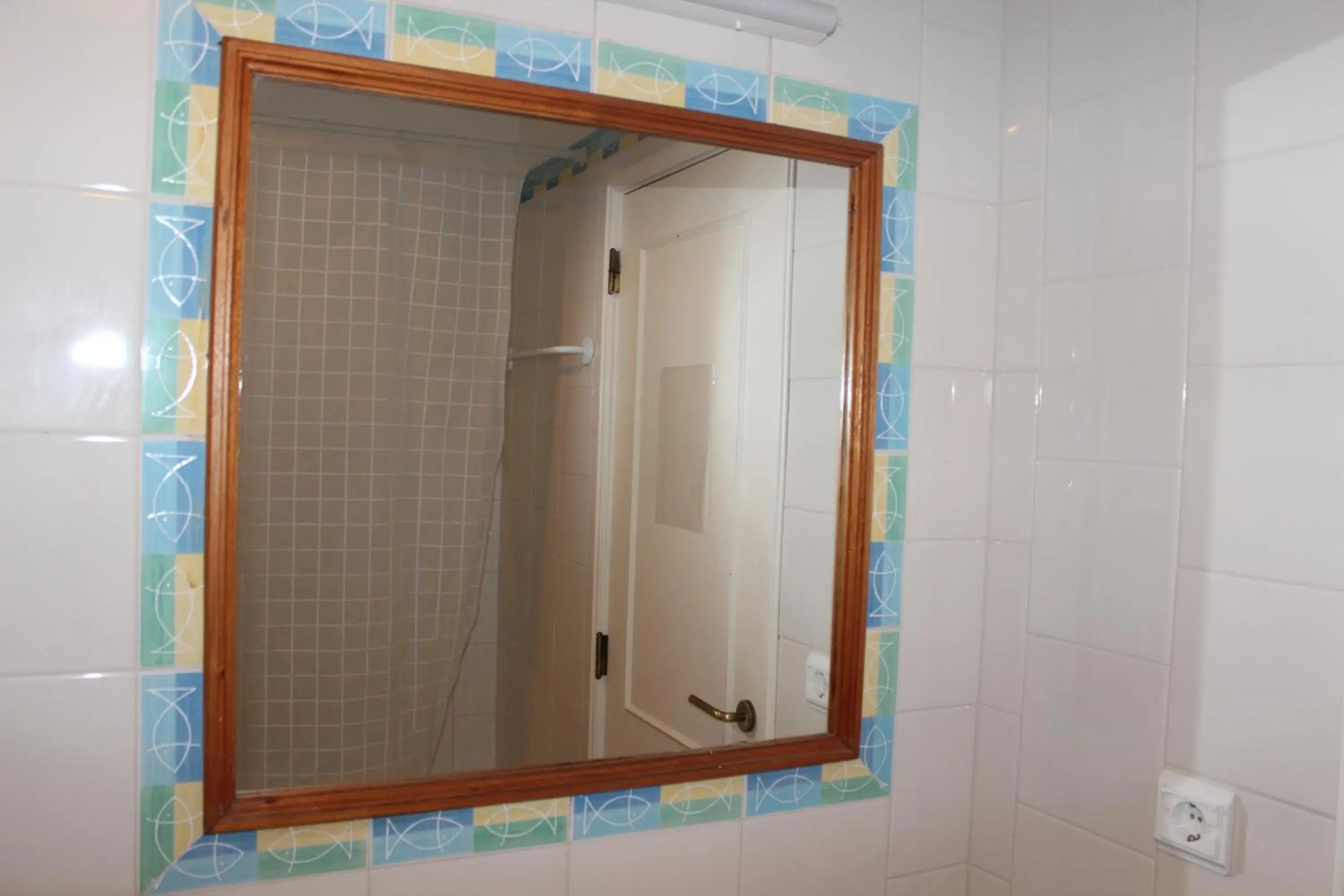 Standard Double Room with Shared Bathroom in Ericeira Chill Hill Hostel & Private Rooms - Peach Garden