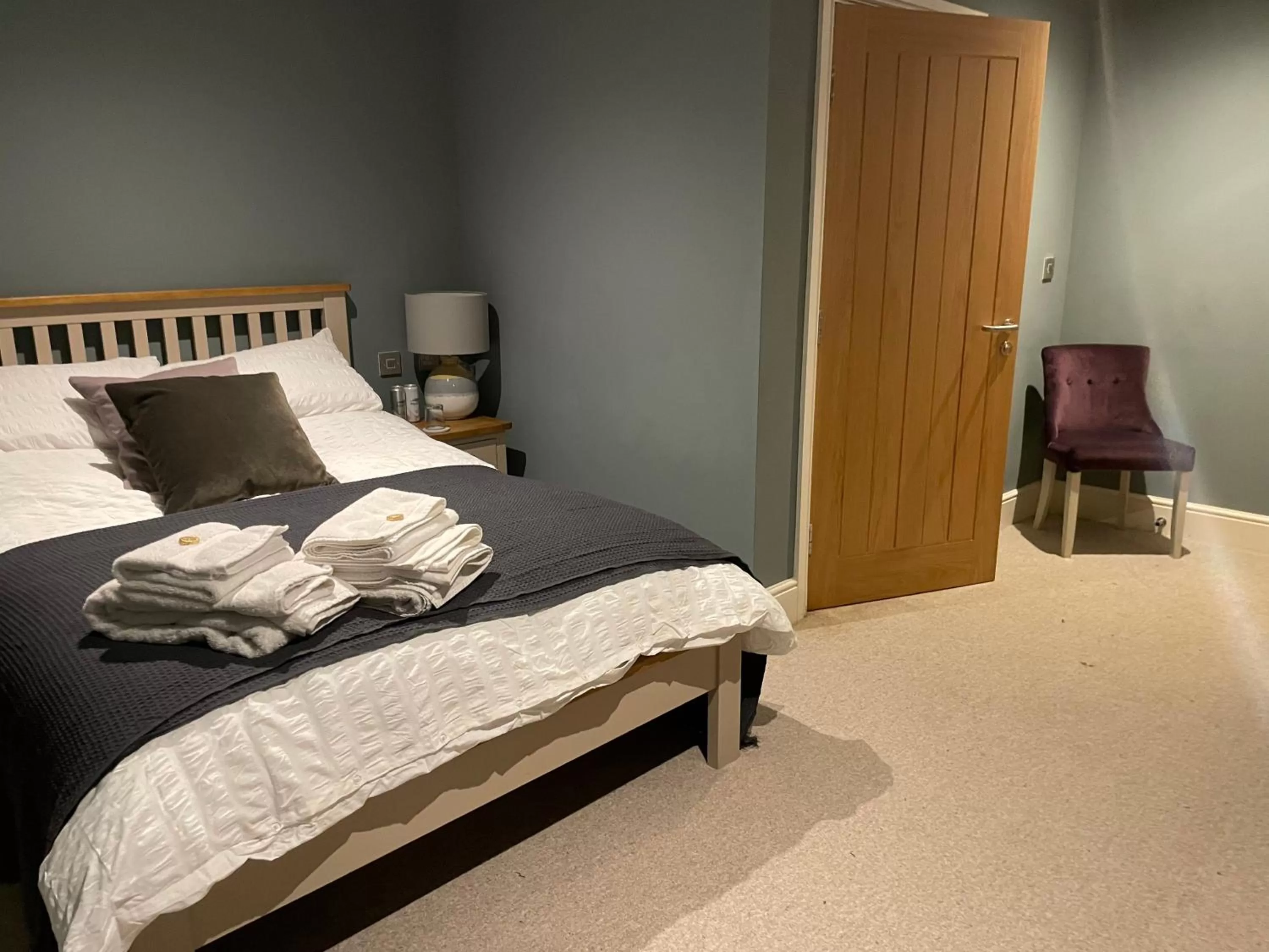 Bed in The Red Lion Charing Heath