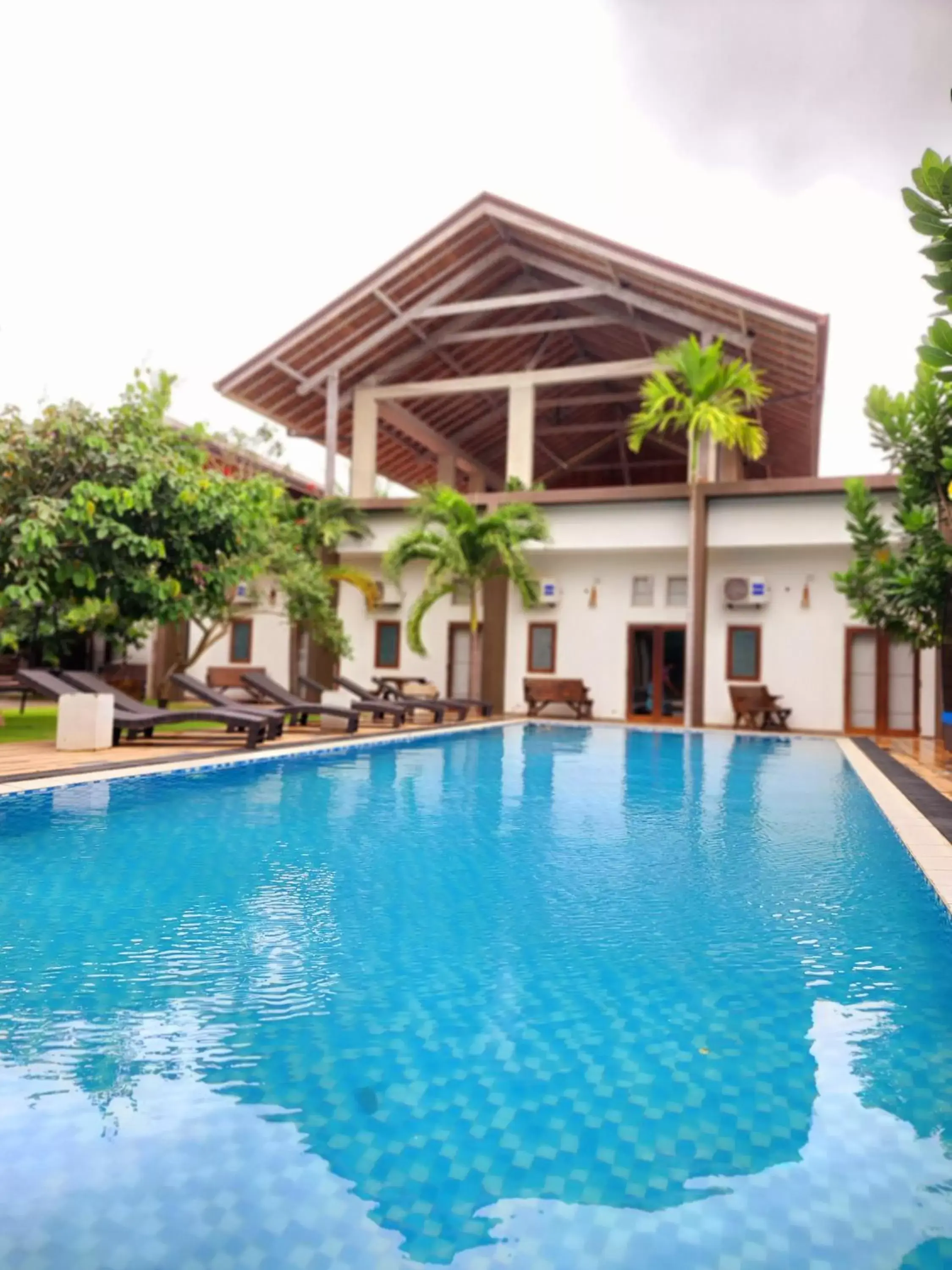 Swimming Pool in Hotel Cloud 9 Negombo