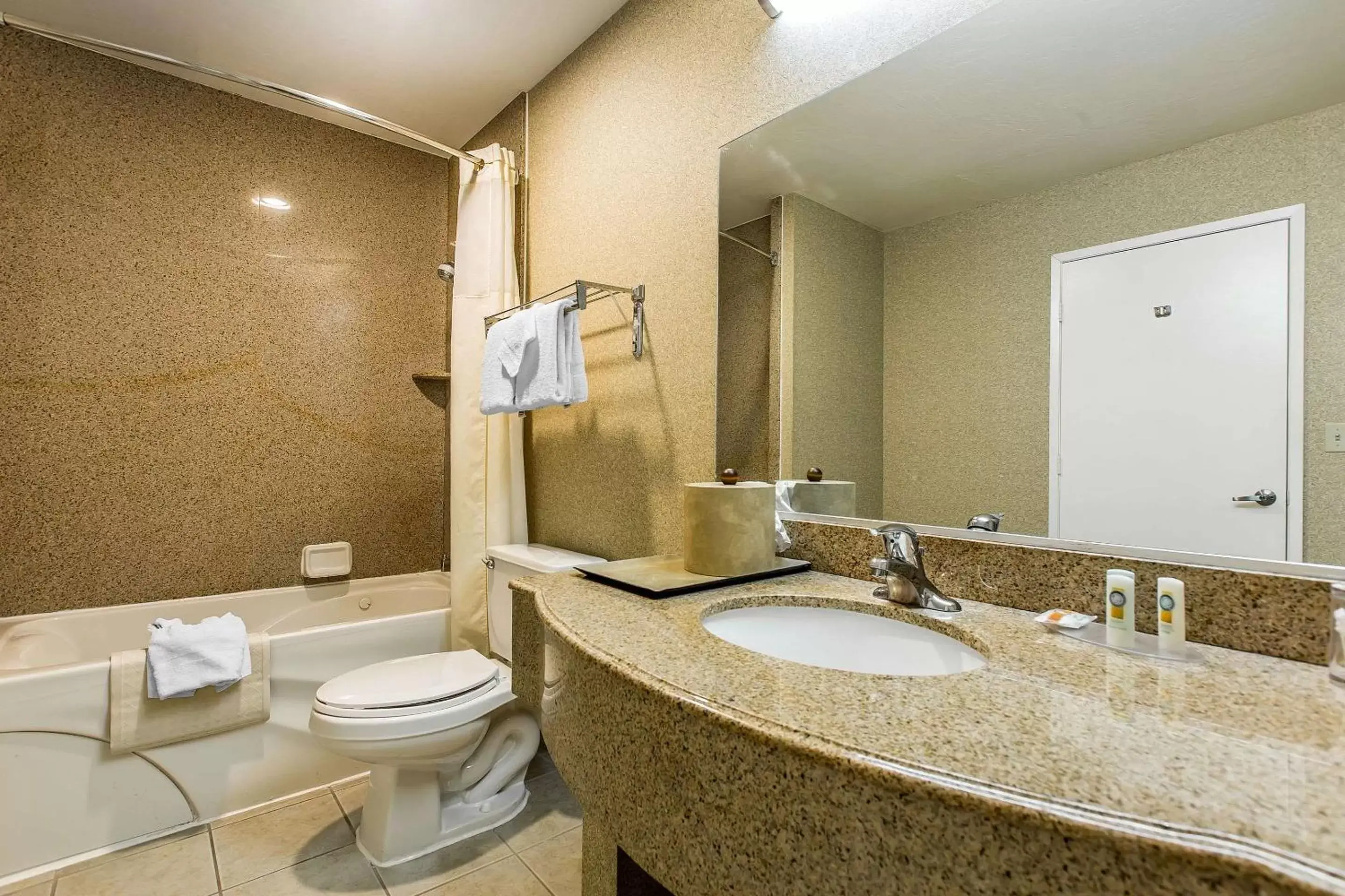 Bathroom in Quality Inn Near China Lake Naval Station