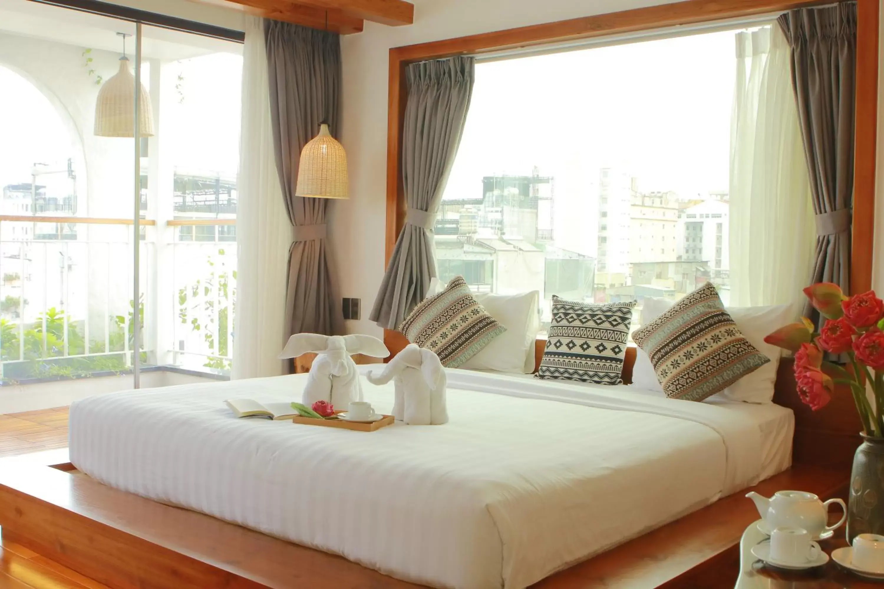 Bed in Duc Vuong Saigon Hotel - Bui Vien