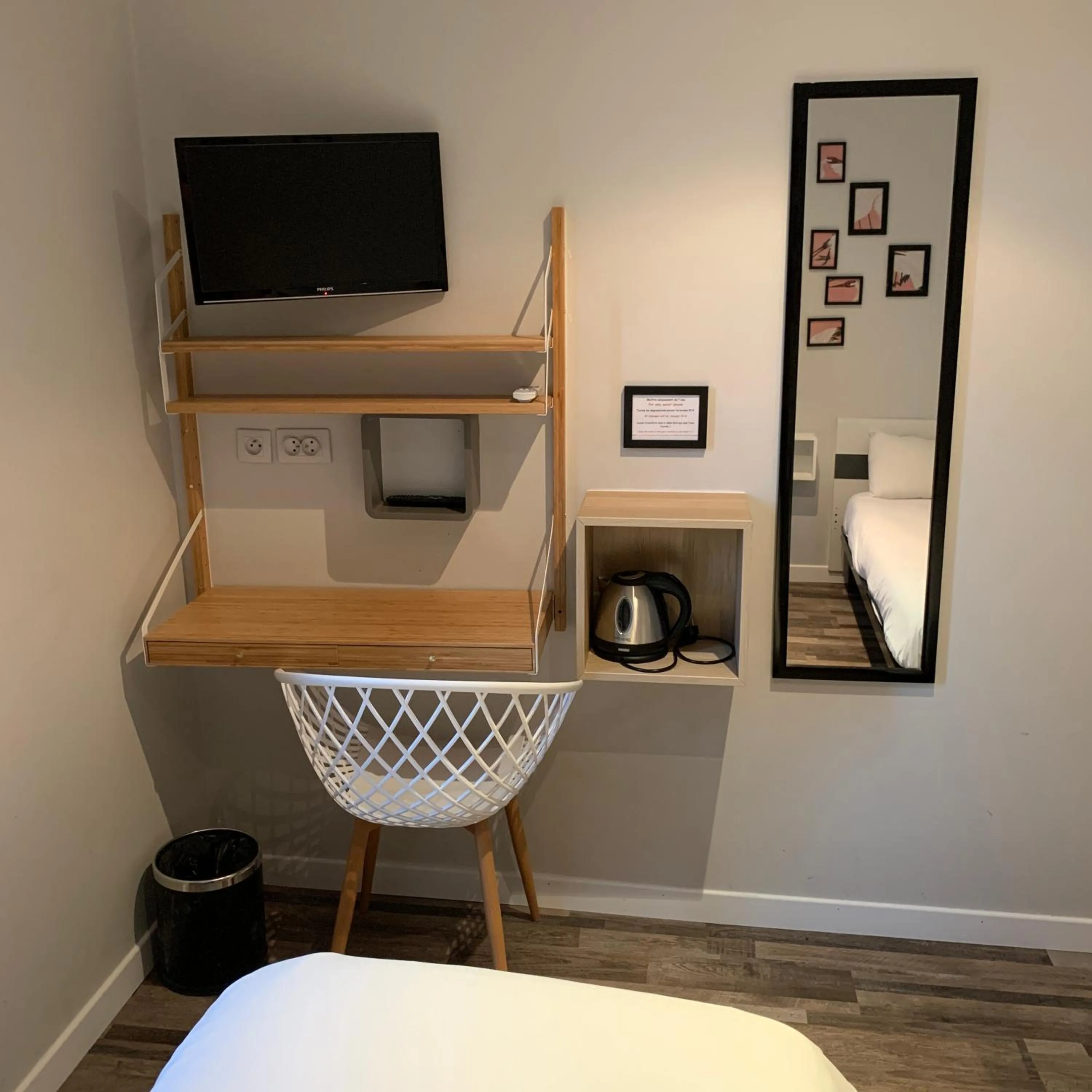 Coffee/tea facilities, Bed in Hotel de Berne