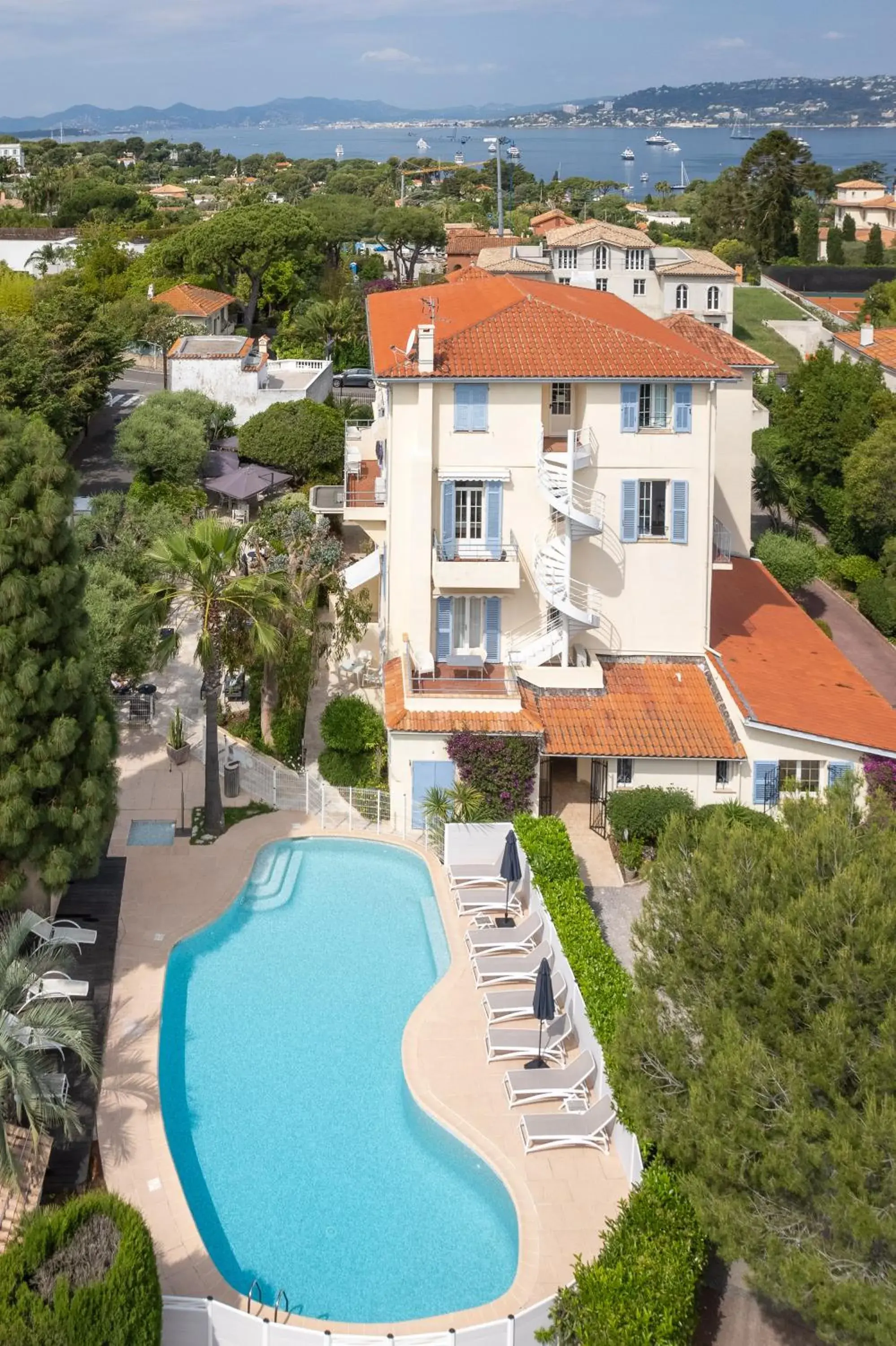 Property building, Pool View in Hôtel Beau Site - Cap d'Antibes