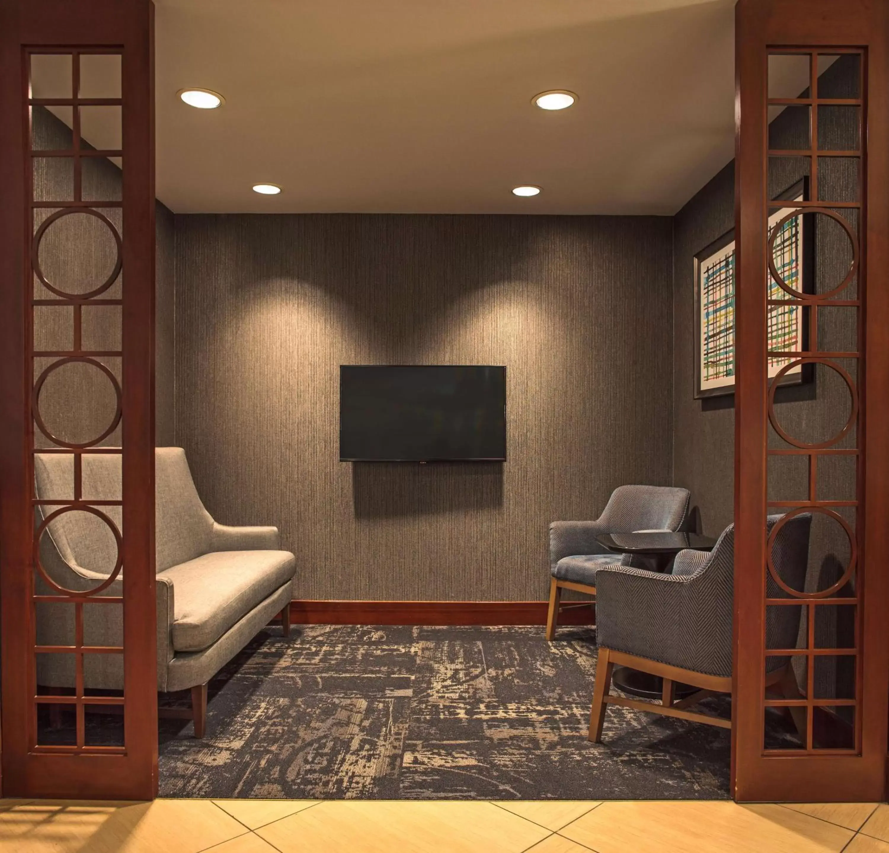 Lounge or bar in Hyatt Place Cincinnati Blue Ash Lounge or bar in Hyatt Place Cincinnati Blue Ash