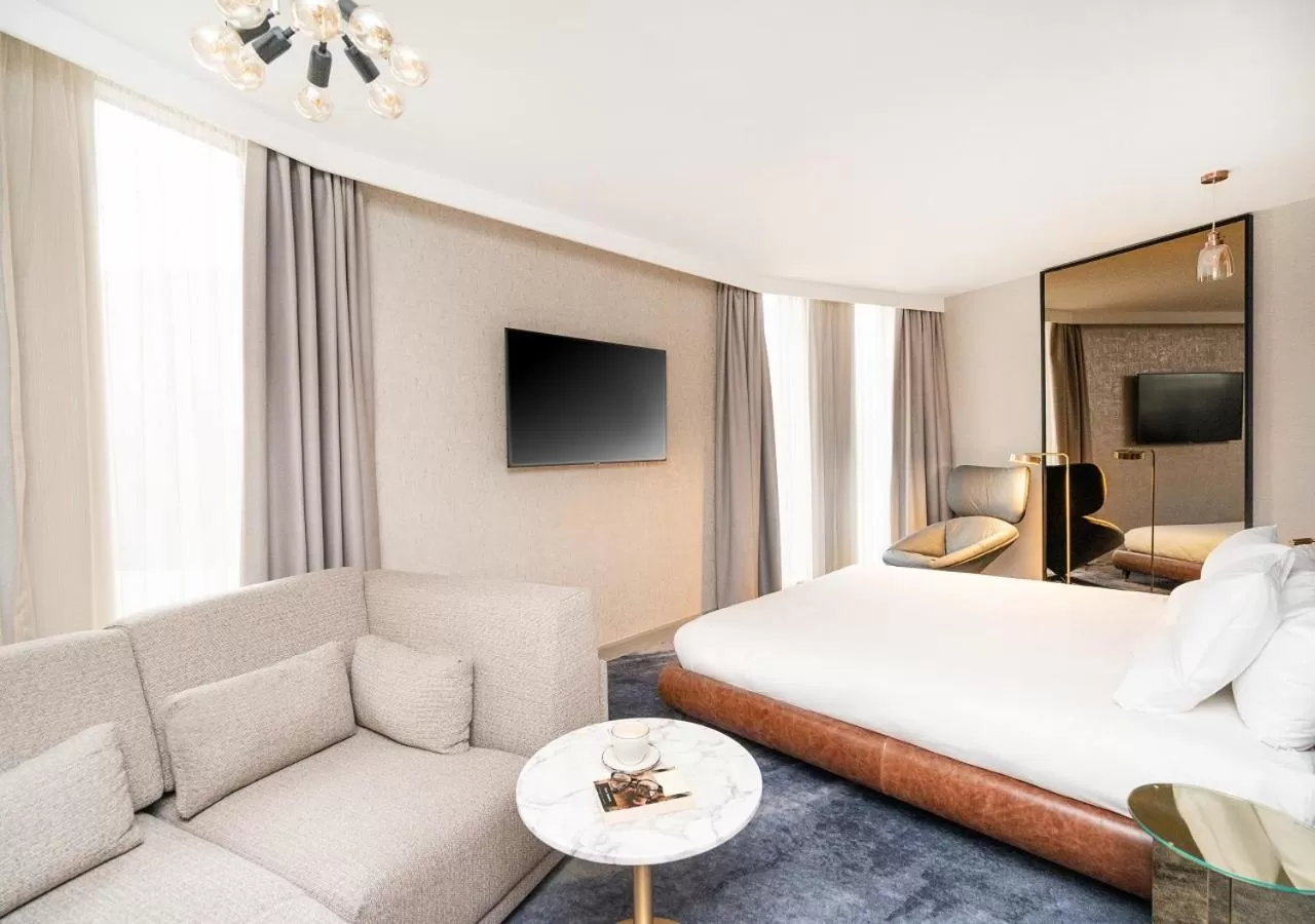 TV and multimedia, Bed in Novotel Leicester