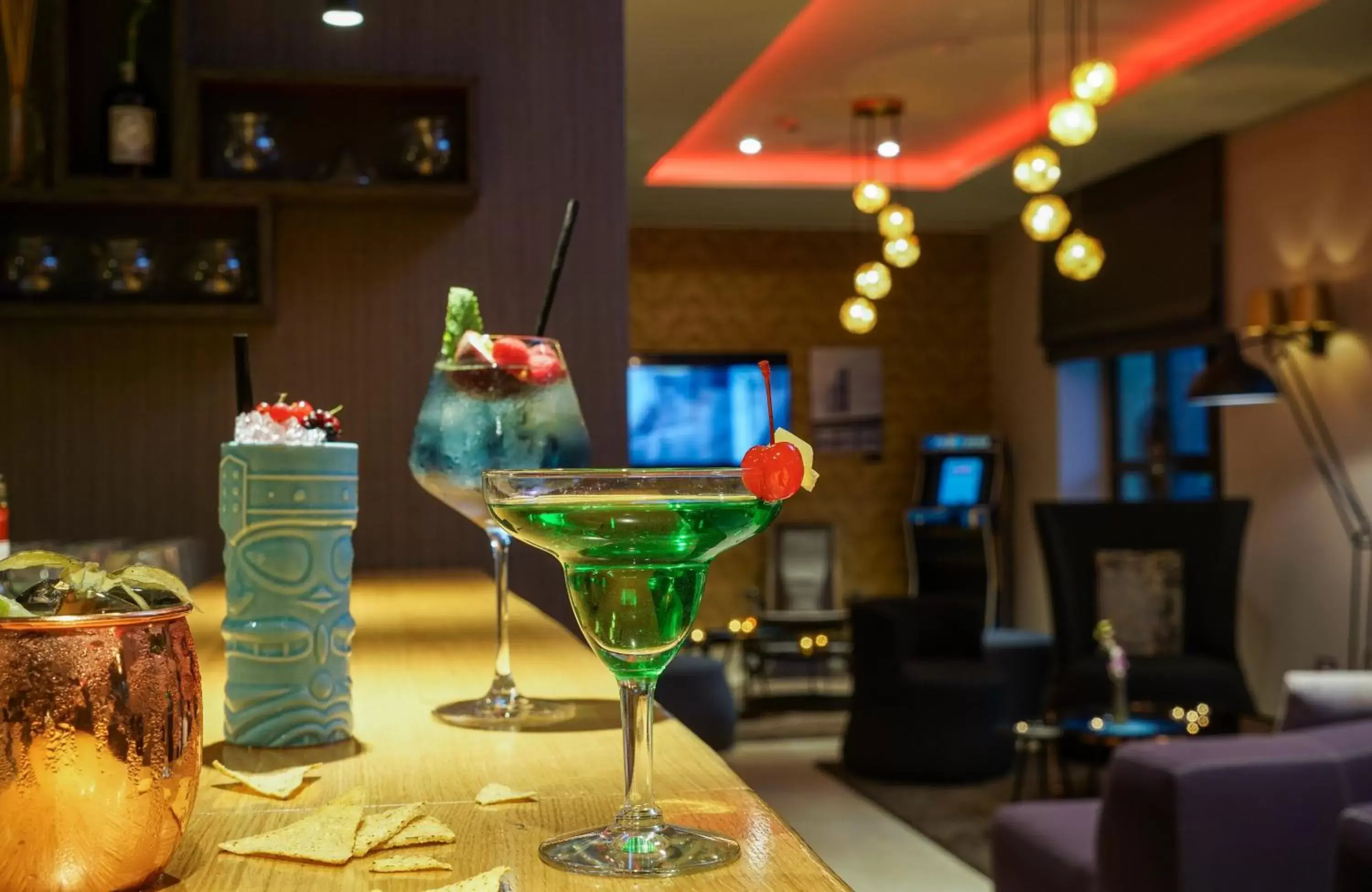 Lounge or bar in NYX Hotel Milan by Leonardo Hotels