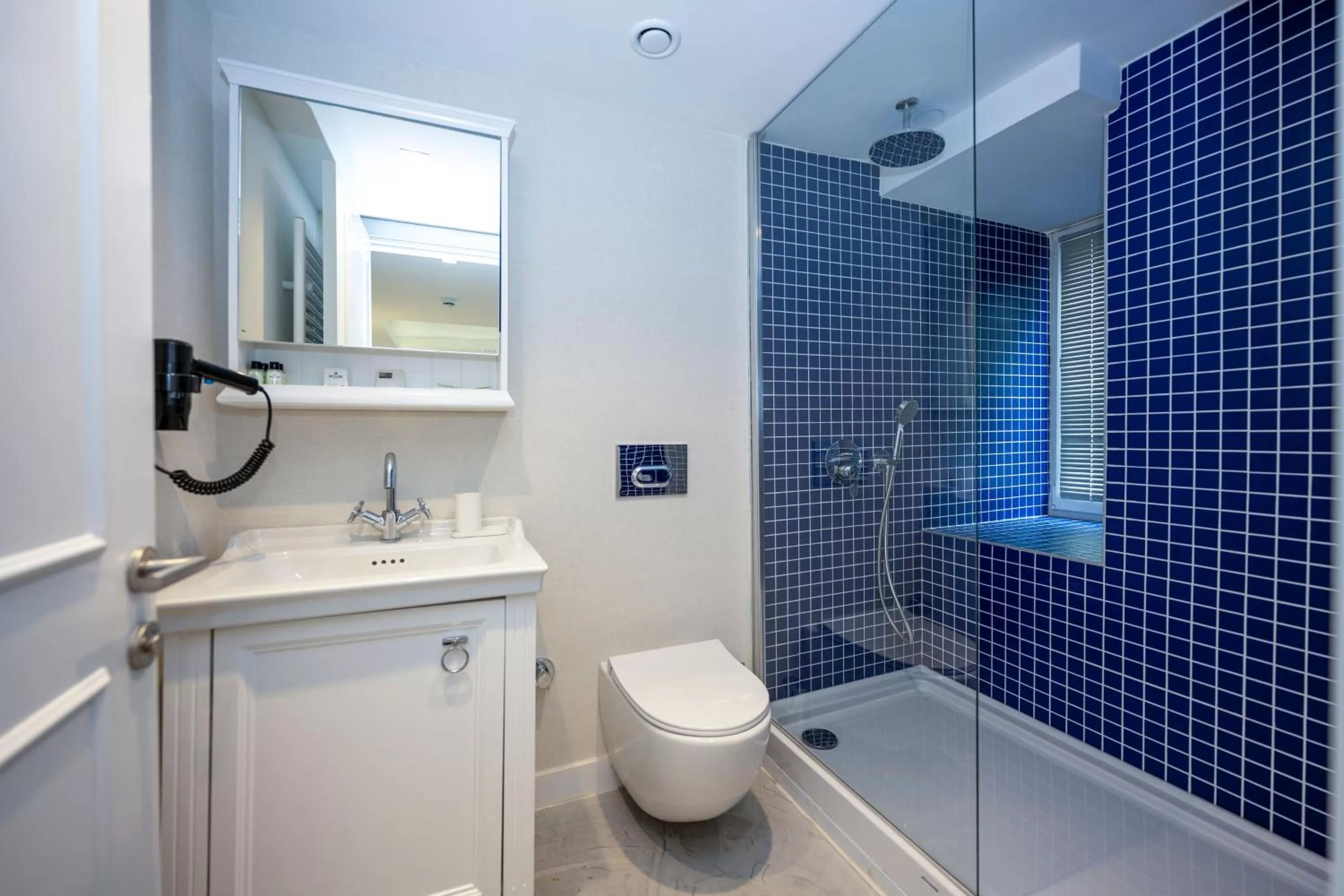 Shower in Juno Hotel Taksim