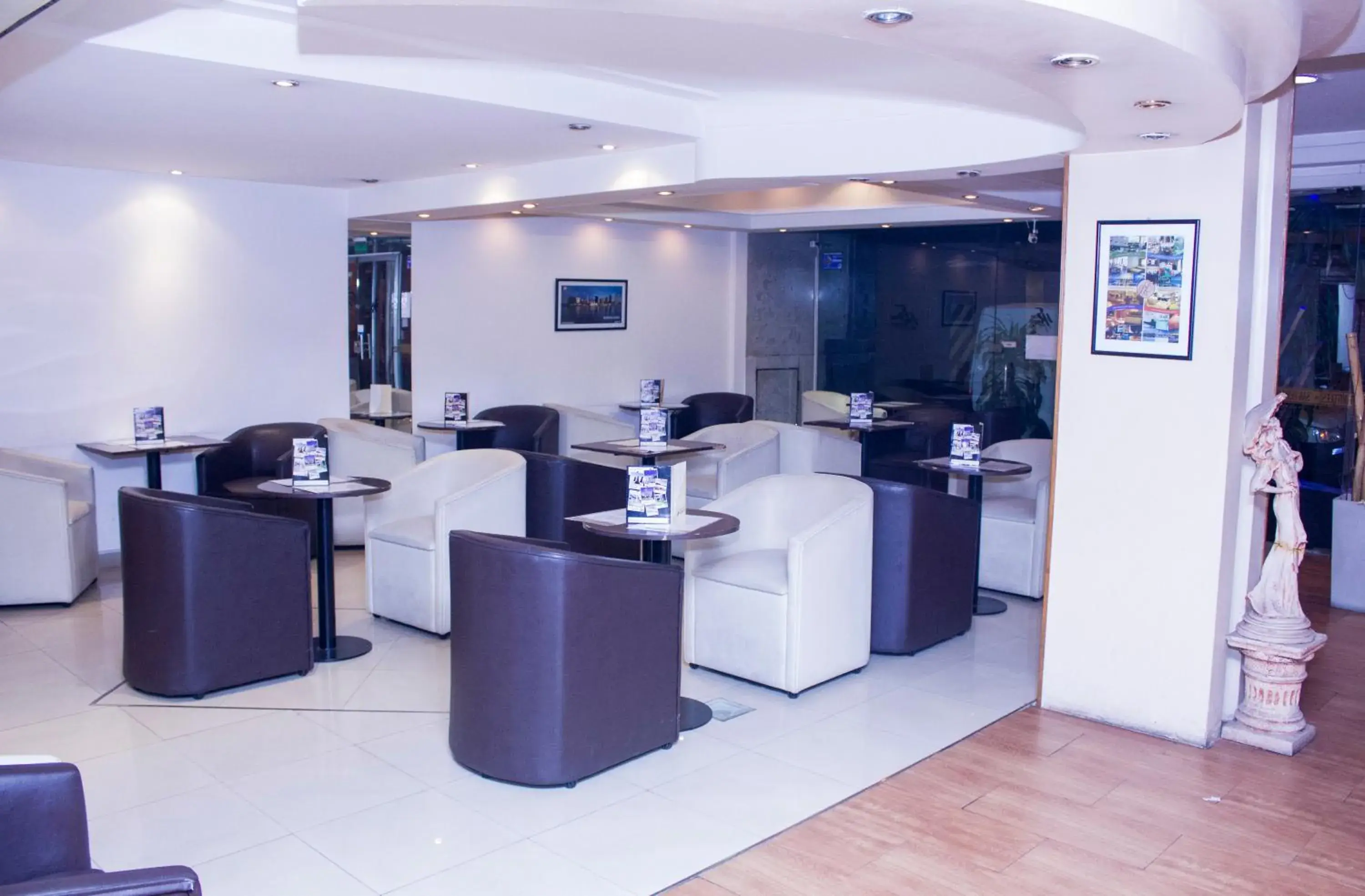 Lounge or bar, Lobby/Reception in San Remo City Hotel