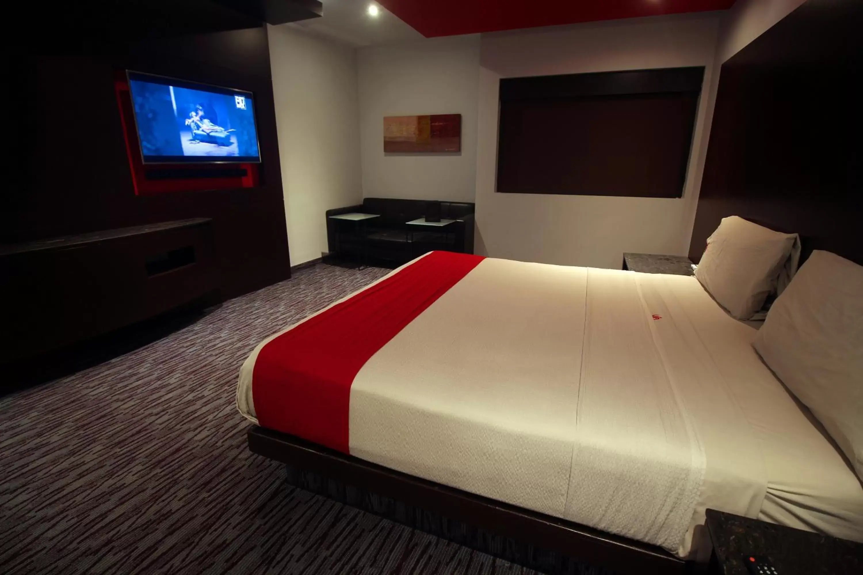 Bedroom, Bed in Motel Via