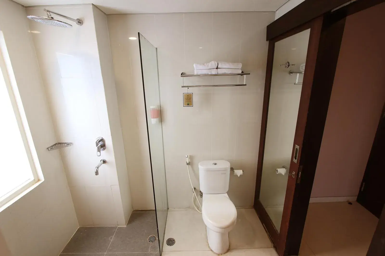 Bathroom in Namira Syariah Hotel Surabaya