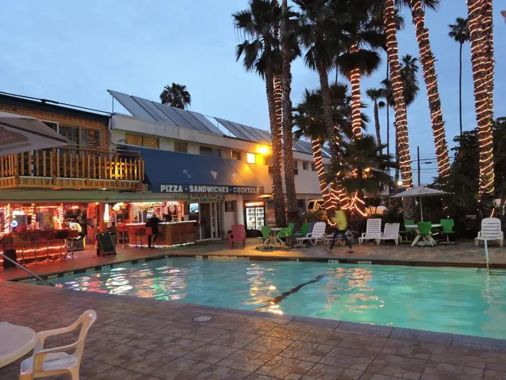 Swimming pool, Property Building in Tradewinds Airport Hotel