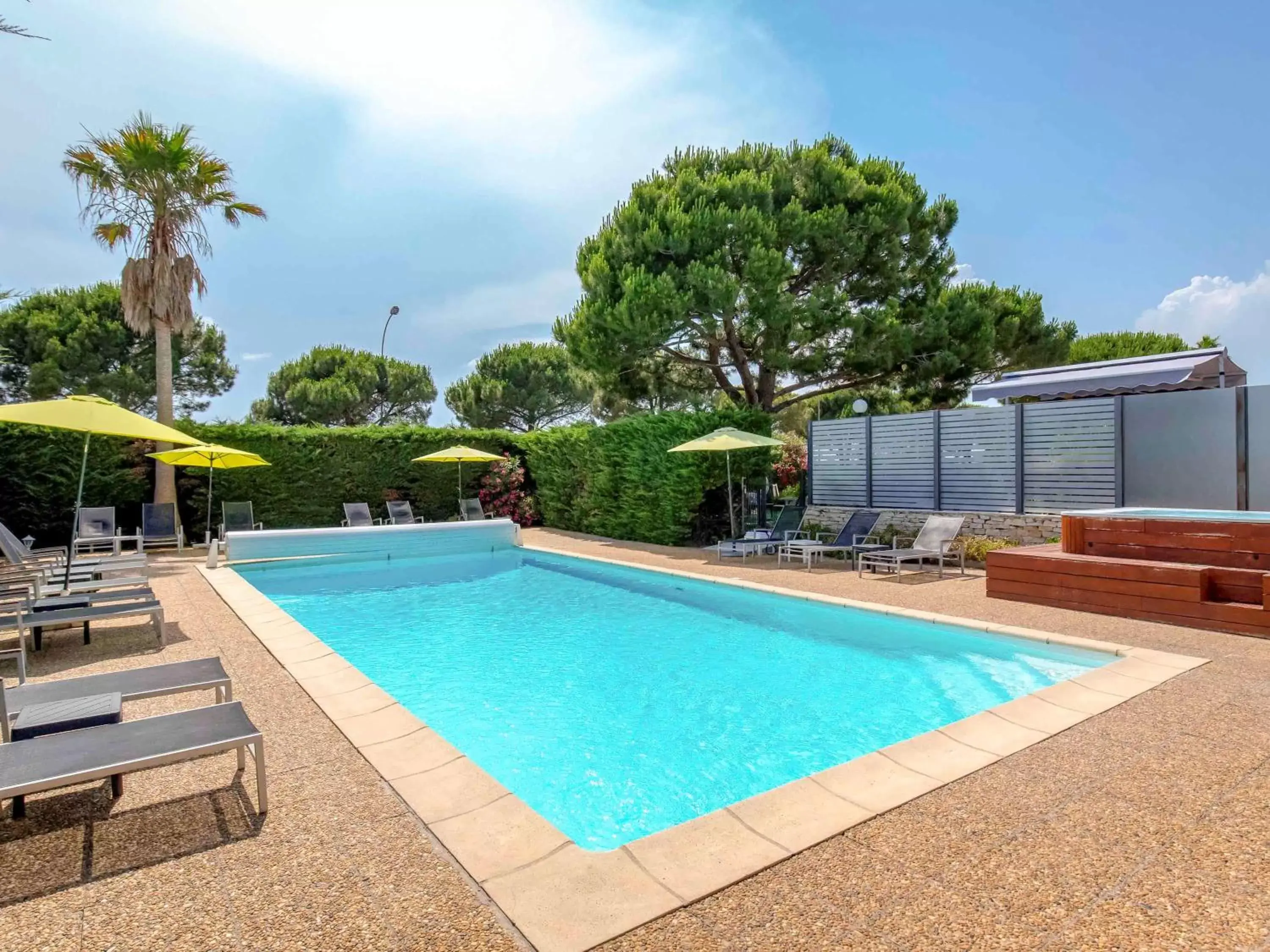 Spa and wellness centre/facilities, Swimming Pool in ibis Styles Fréjus St Raphael