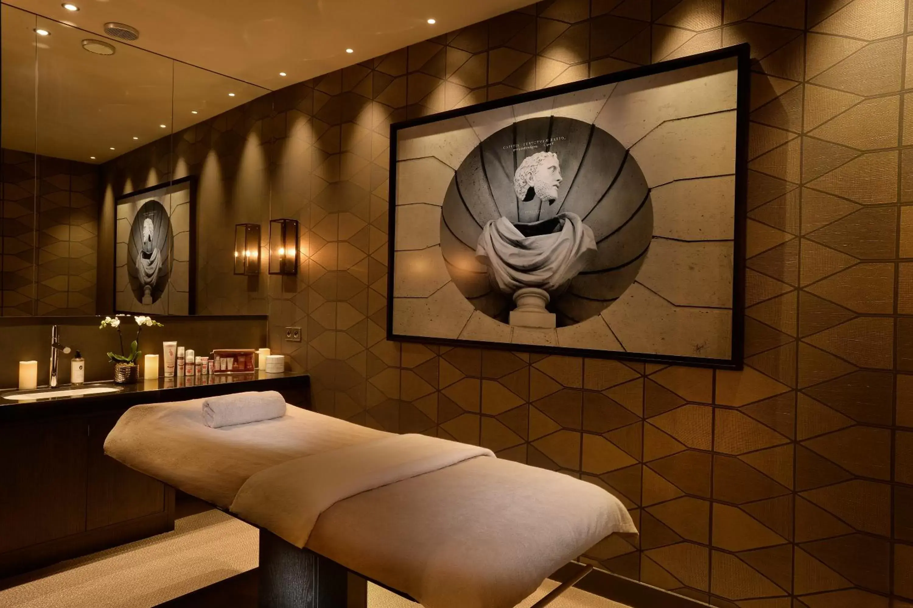 Massage, Bathroom in Hotel La Lanterne & Spa