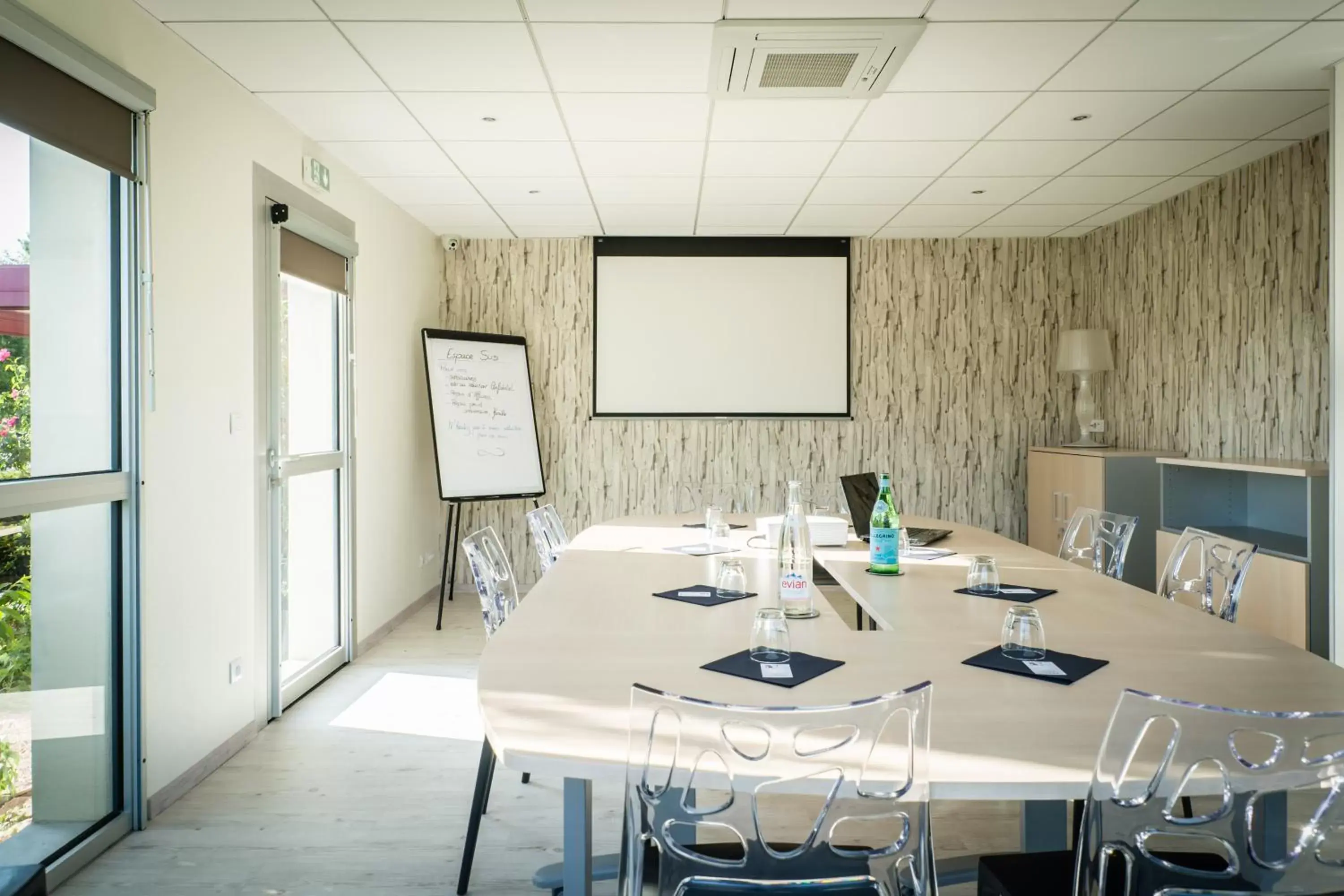 Business facilities, Business Area/Conference Room in Hotel Ambotel