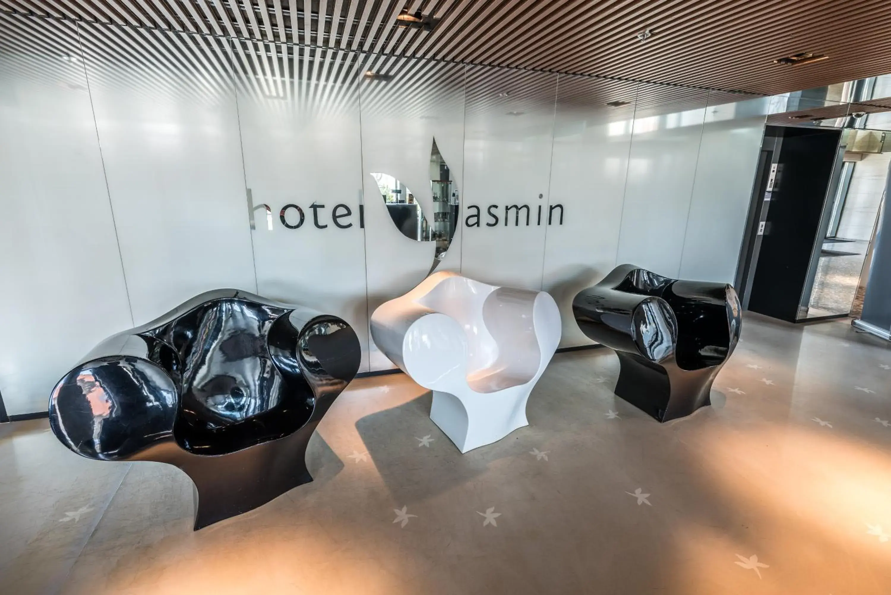 Lobby or reception, Coffee/Tea Facilities in Hotel Yasmin Koice