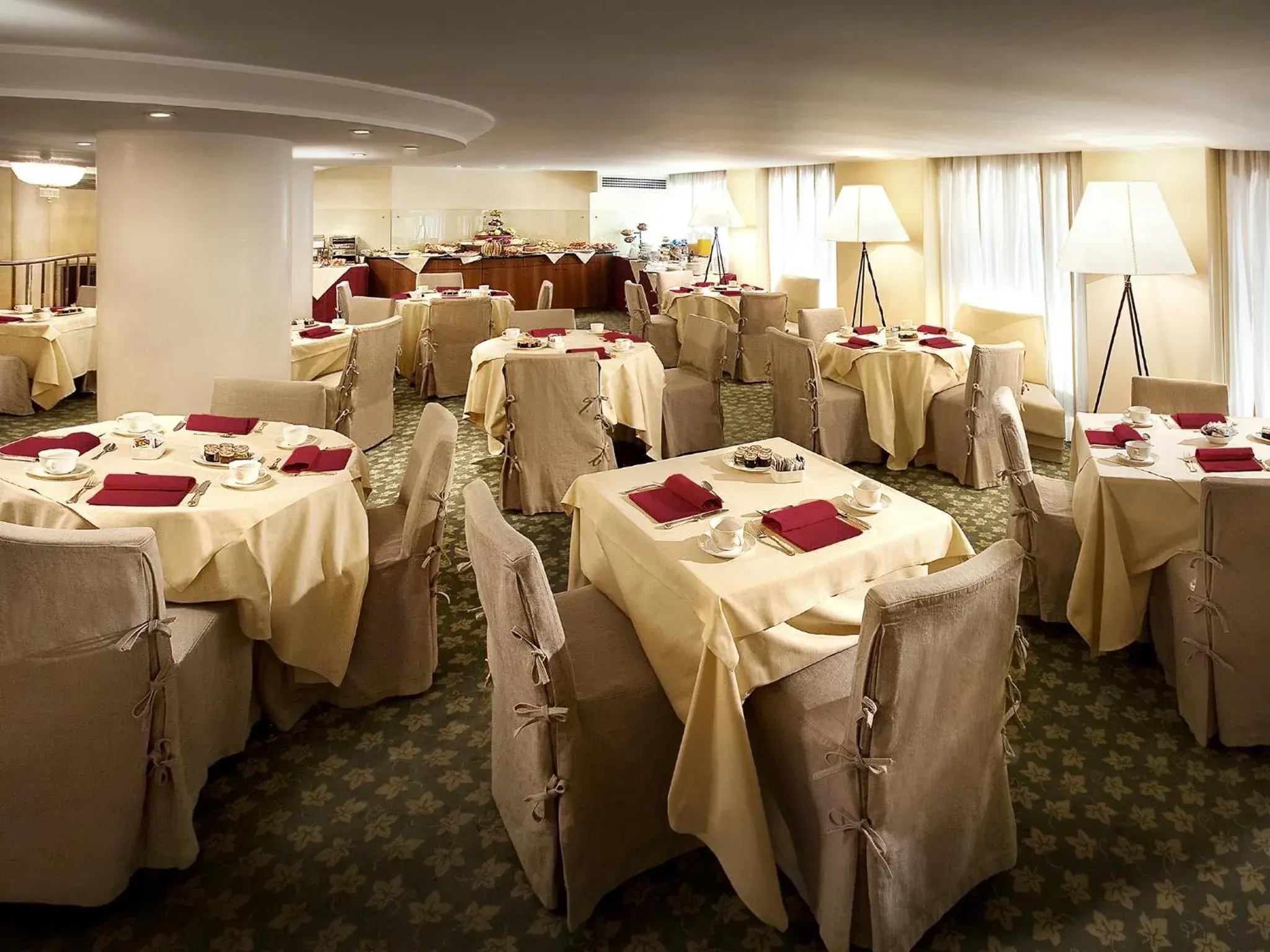 Restaurant/places to eat, Banquet Facilities in Hotel Cavour