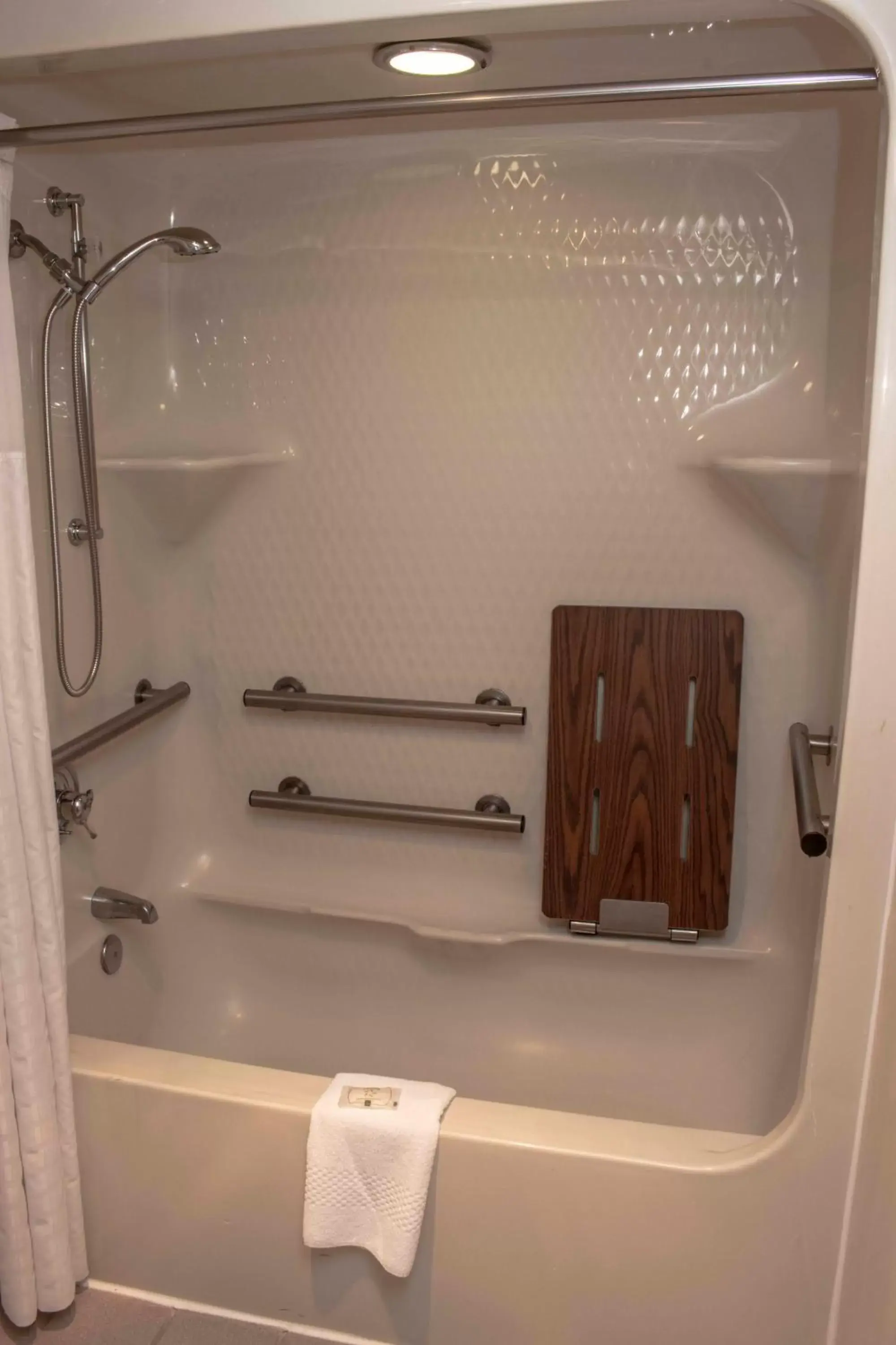 Bathroom in Quality Suites Lake Wright - Norfolk Airport Bathroom in Quality Suites Lake Wright - Norfolk Airport