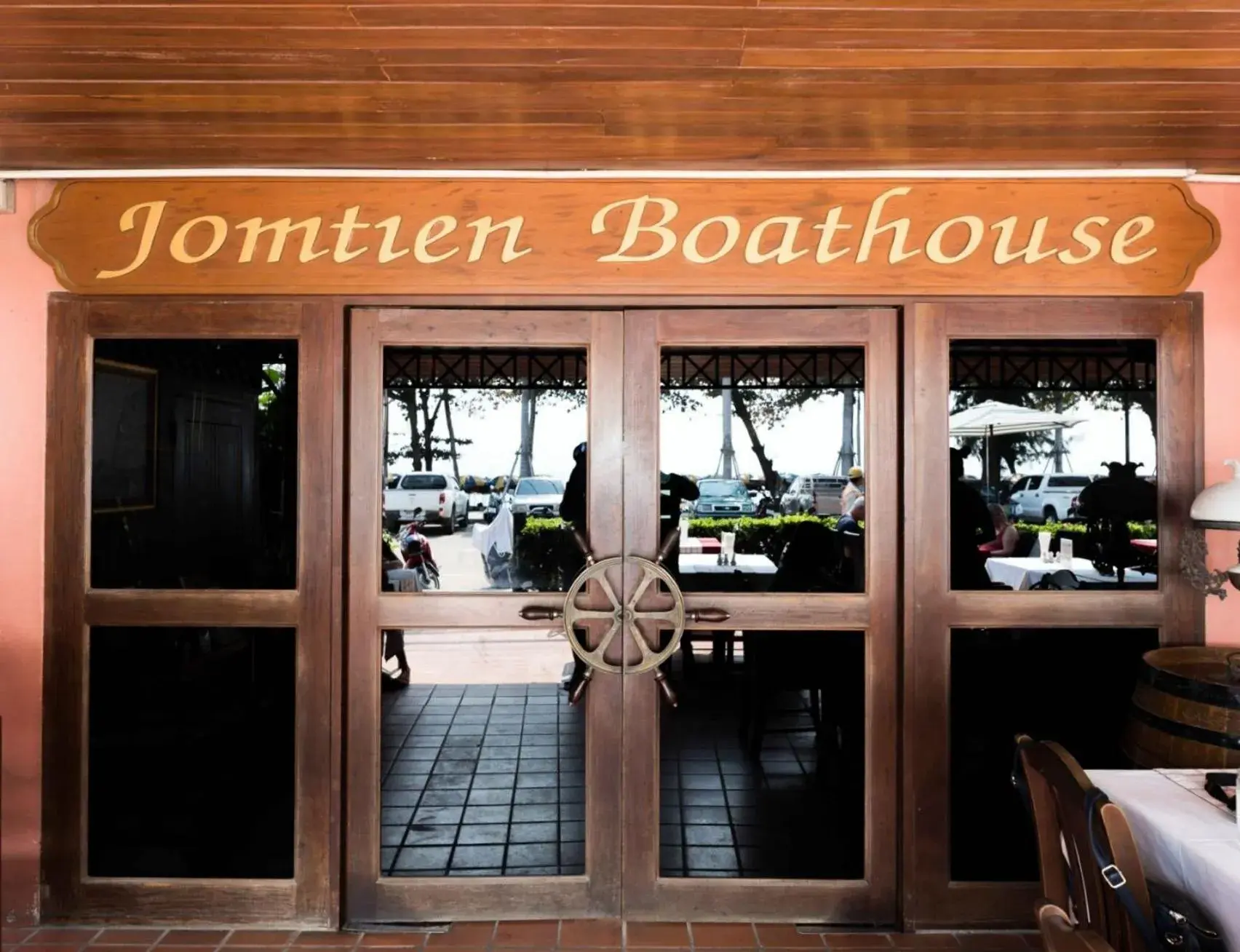 Facade/entrance in Jomtien Boathouse