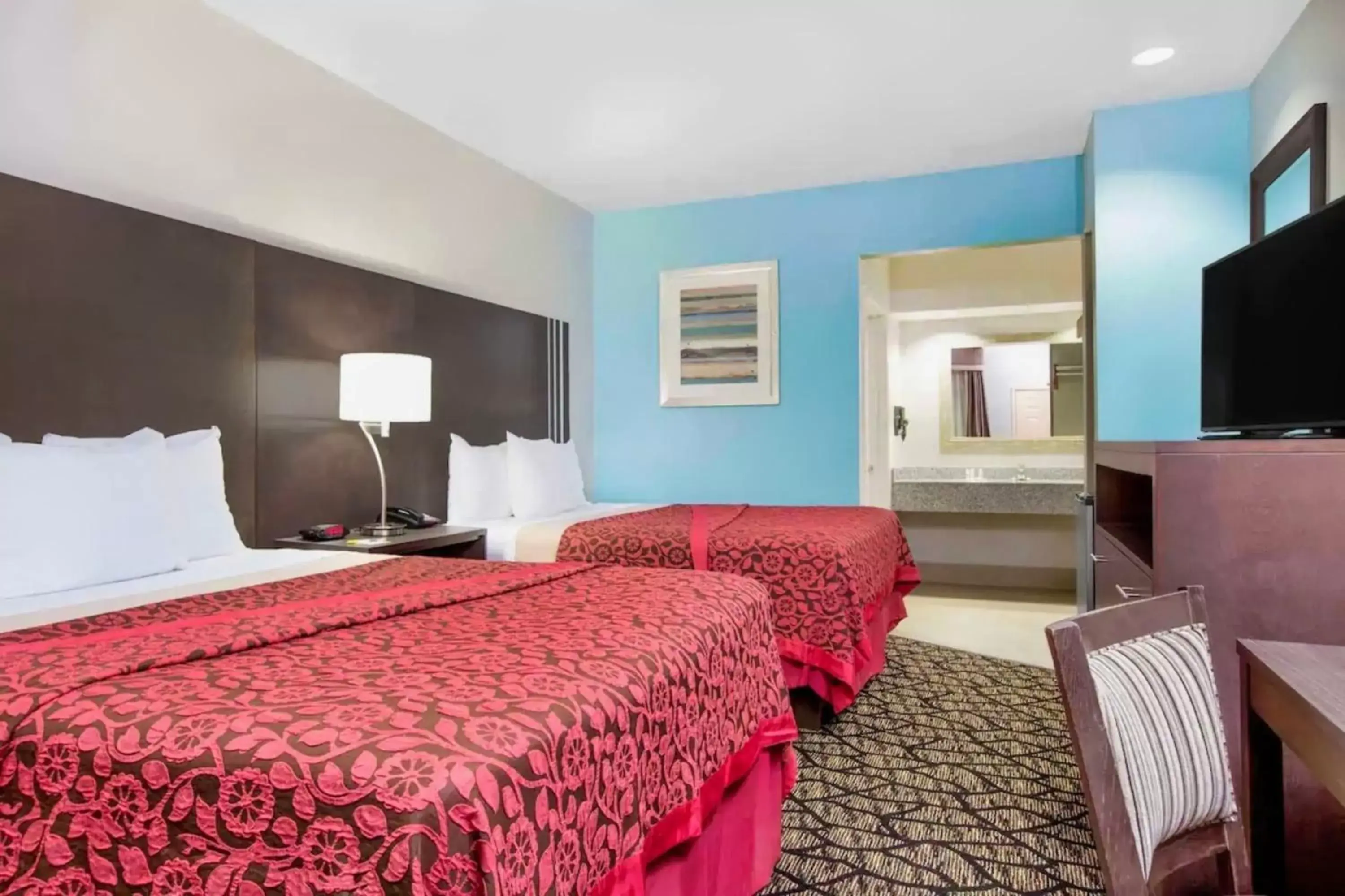 Bedroom, Bed in Days Inn & Suites by Wyndham Madisonville