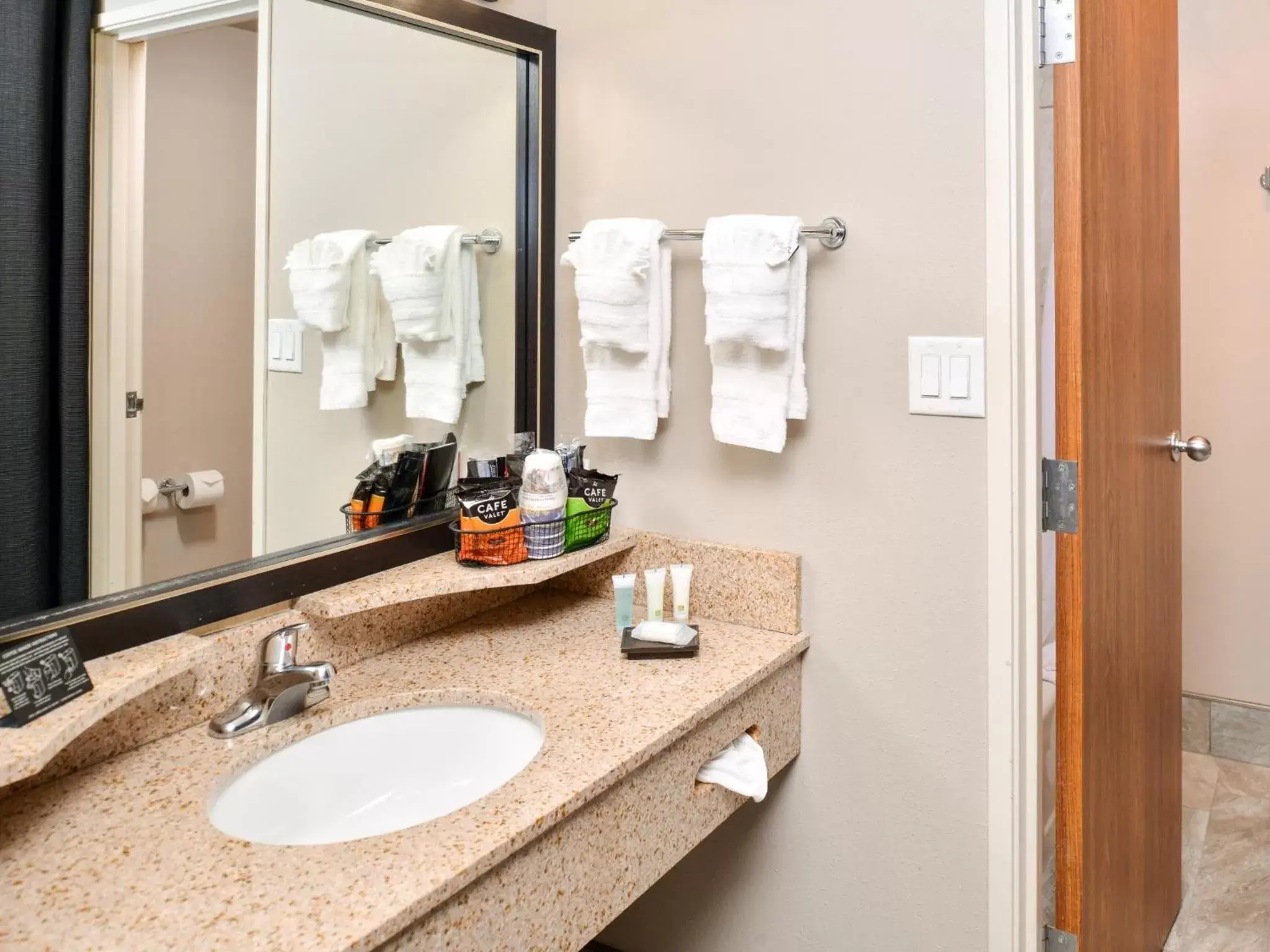 Bathroom in Best Western Plus Midwest Inn