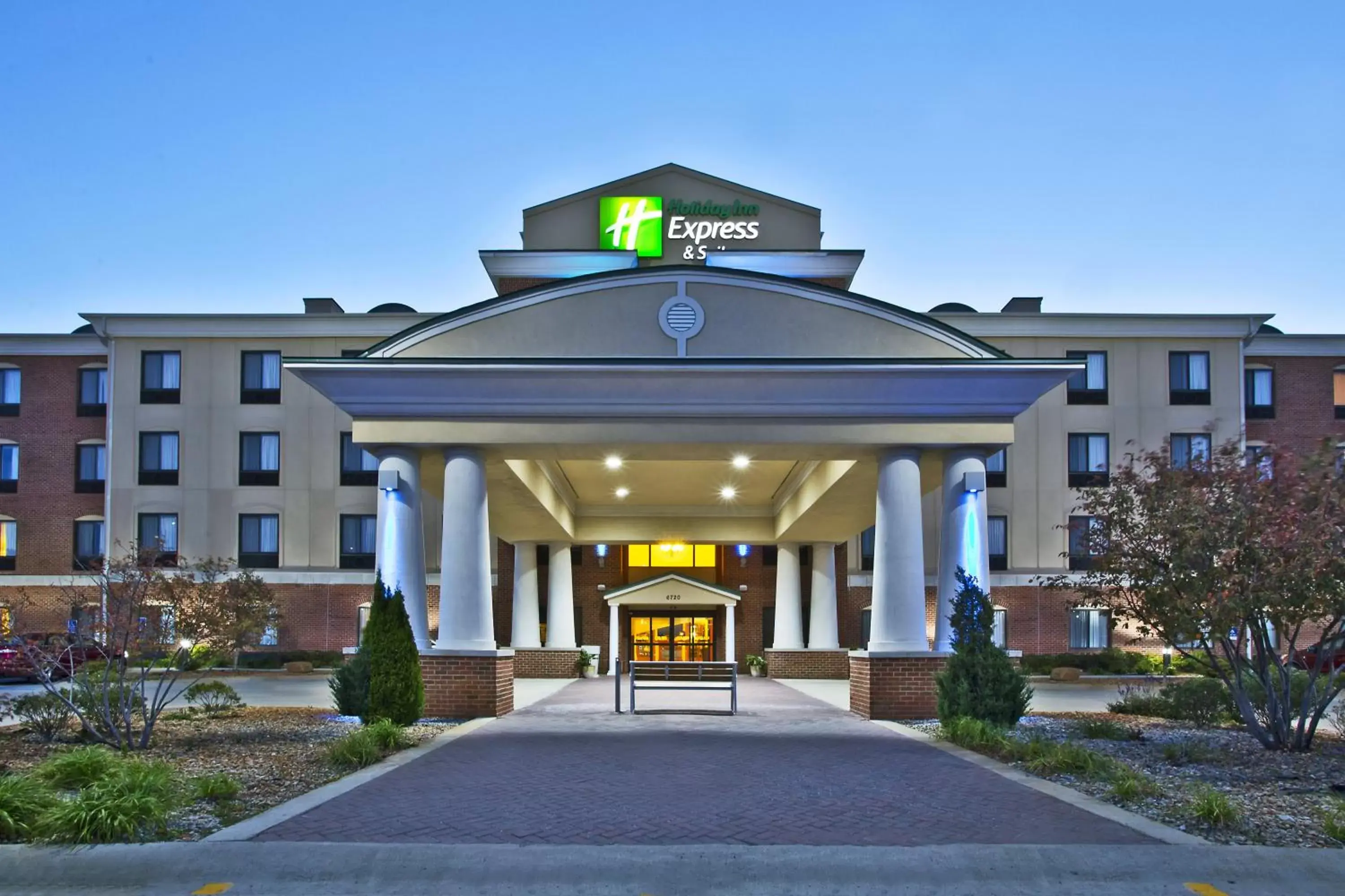 Property Building in Holiday Inn Express Hotel & Suites Anderson, an IHG Hotel