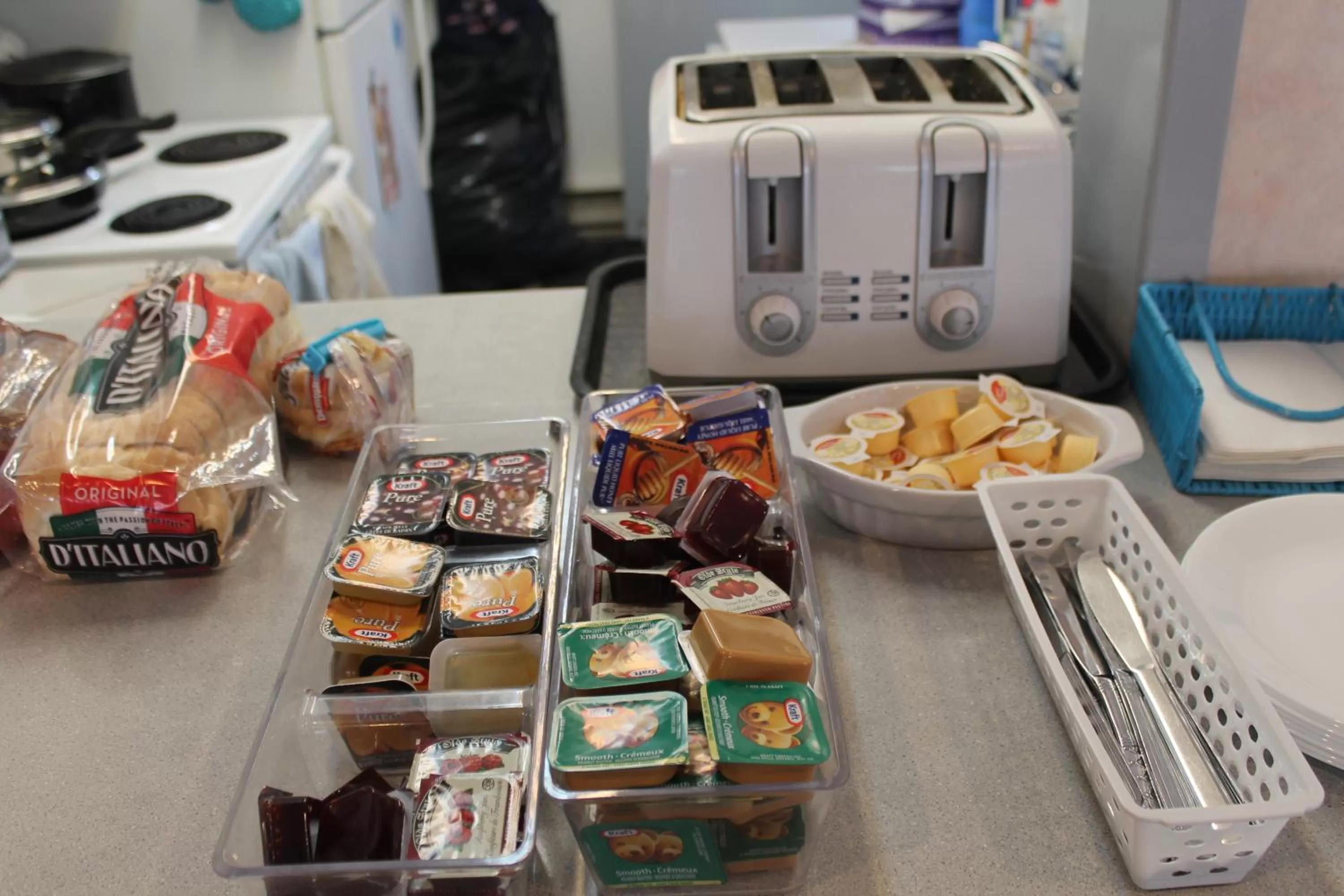Continental breakfast in Leisure Inn