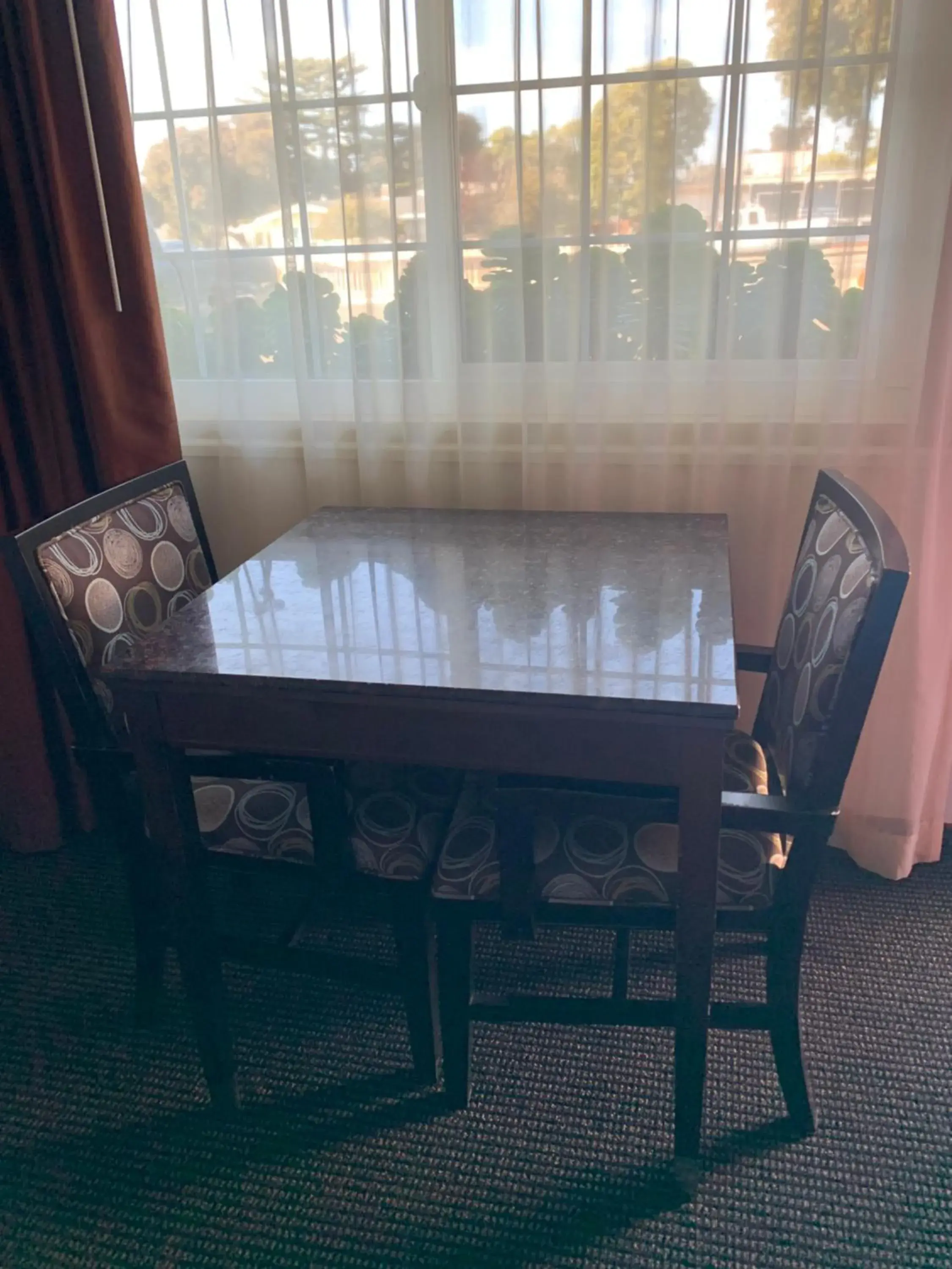 Seating area, Dining Area in Morro Crest Inn