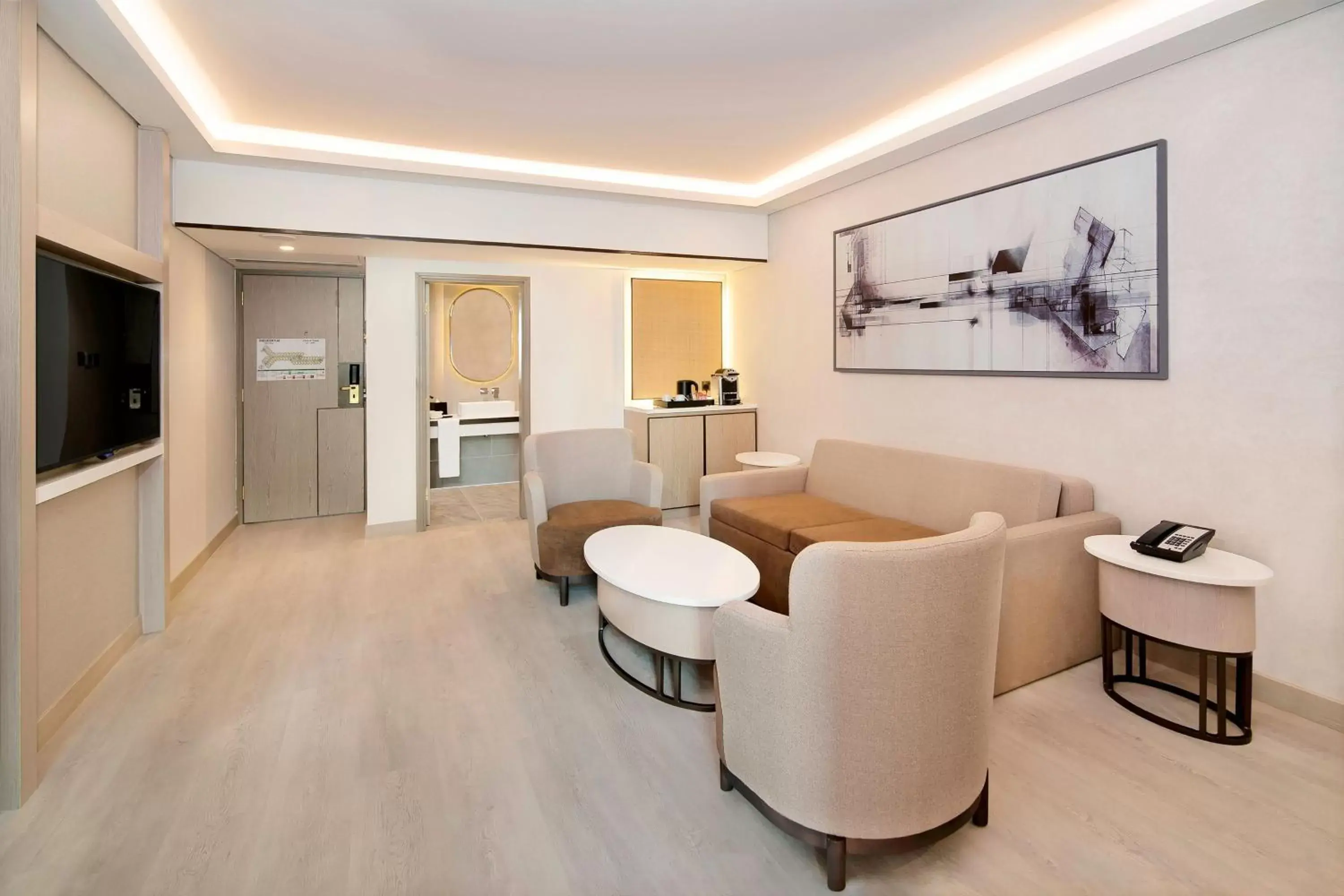 Photo of the whole room, Seating Area in Sheraton Abu Dhabi Hotel & Resort