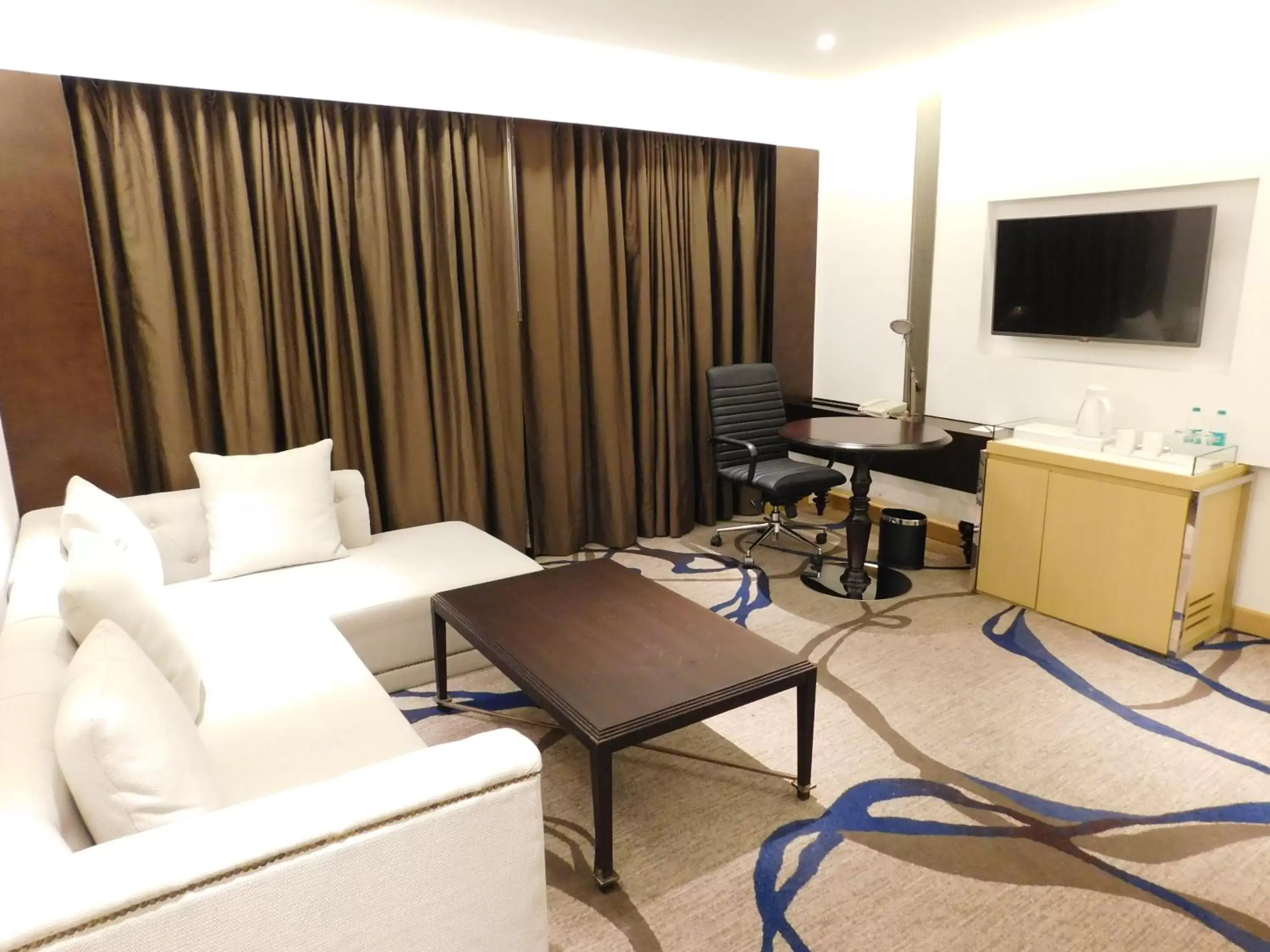 Bedroom, Seating Area in Pride Plaza Hotel, Aerocity New Delhi