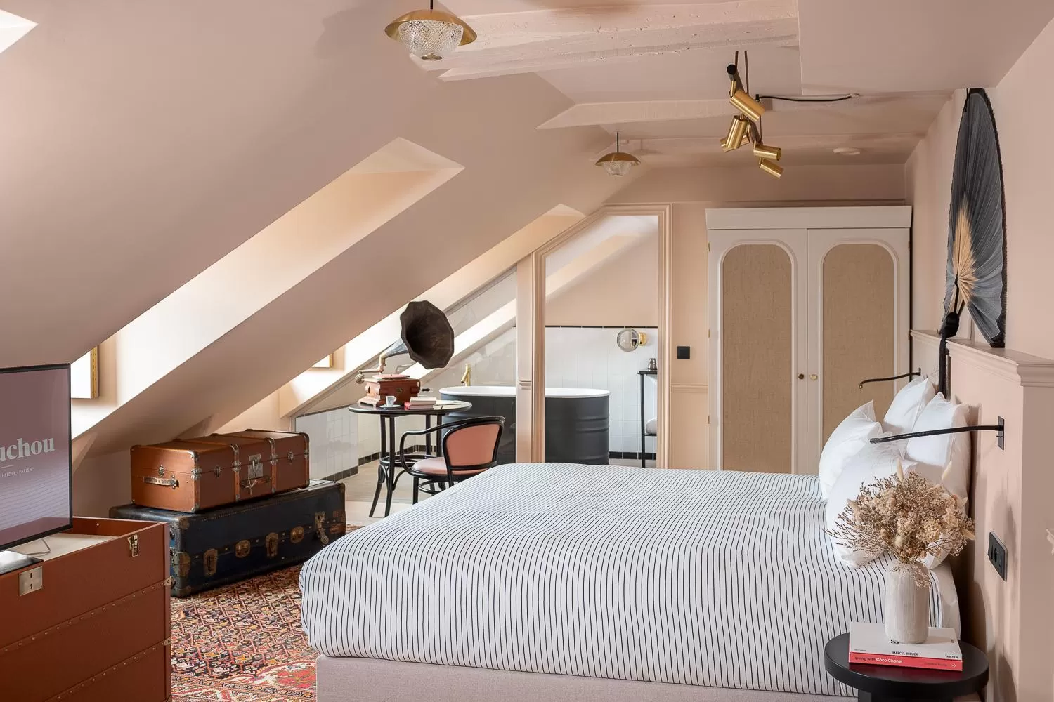 Photo of the whole room, Bed in Chouchou Hotel