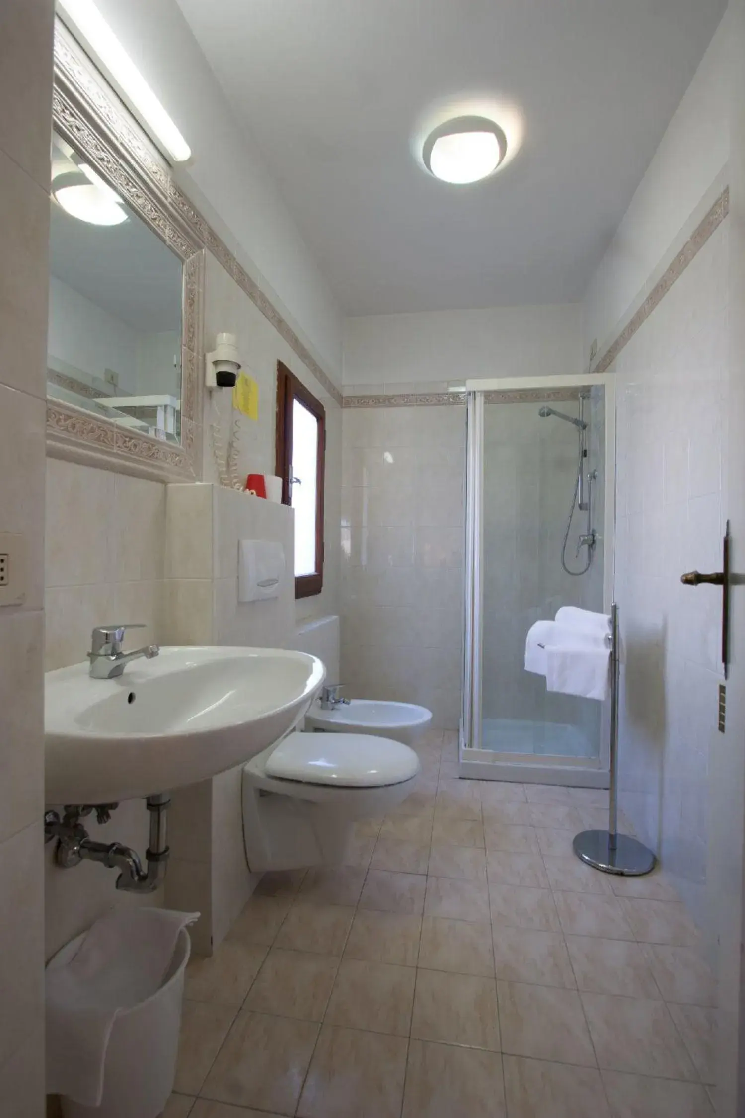 Shower, Bathroom in Hotel Savoia & Campana