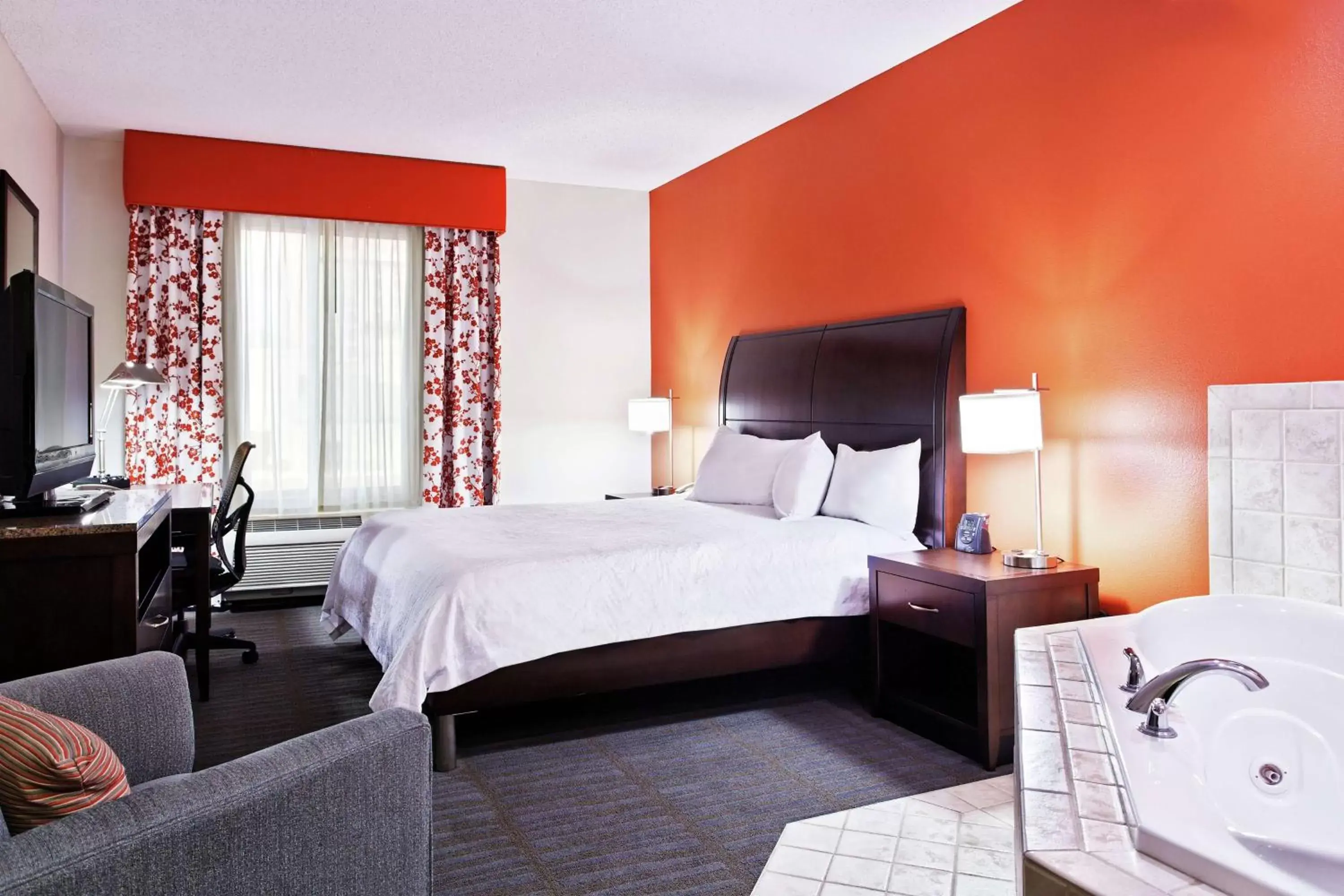 Bedroom, Bed in Hilton Garden Inn Springfield, IL