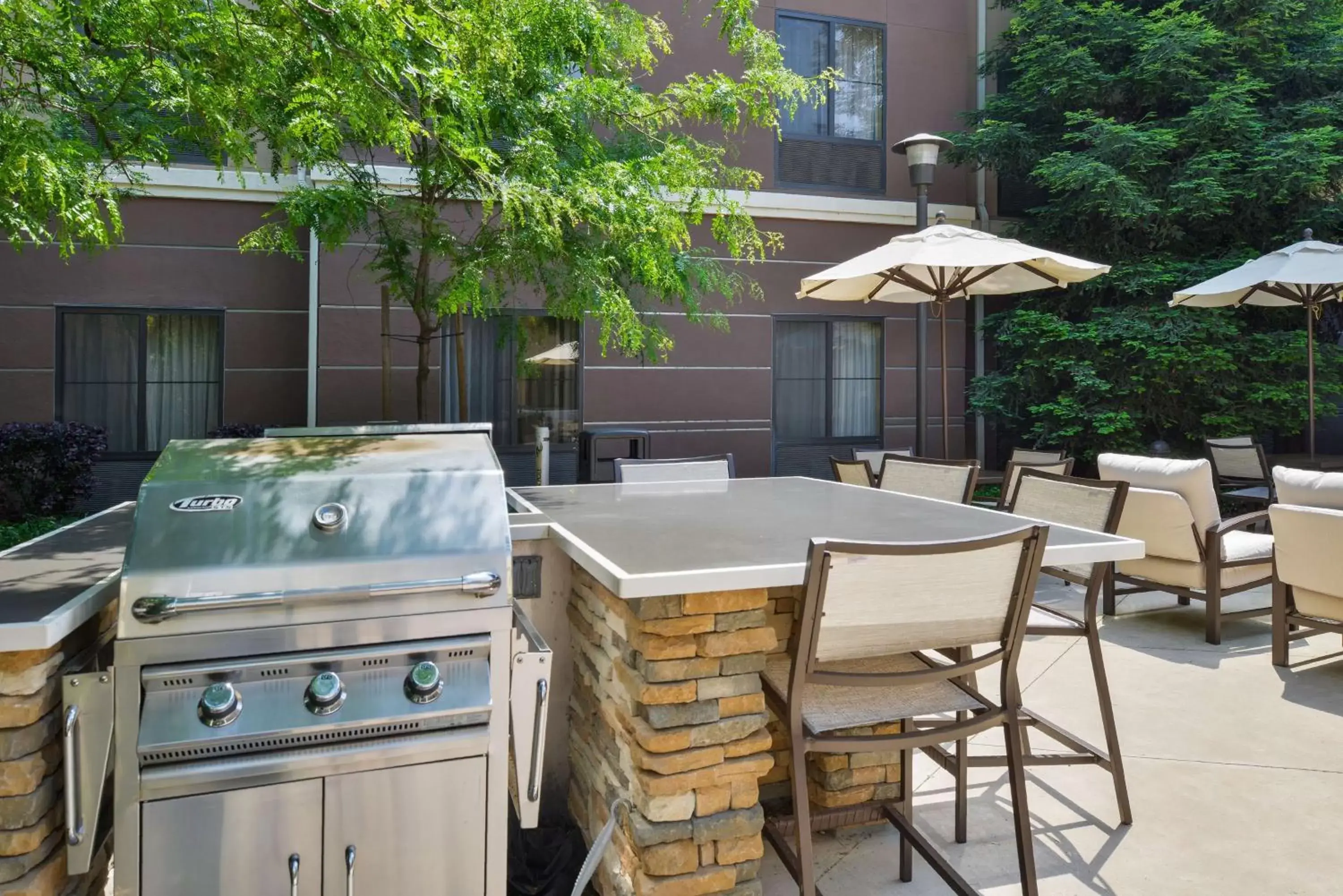 Inner courtyard view, Restaurant/Places to Eat in Homewood Suites by Hilton Fresno