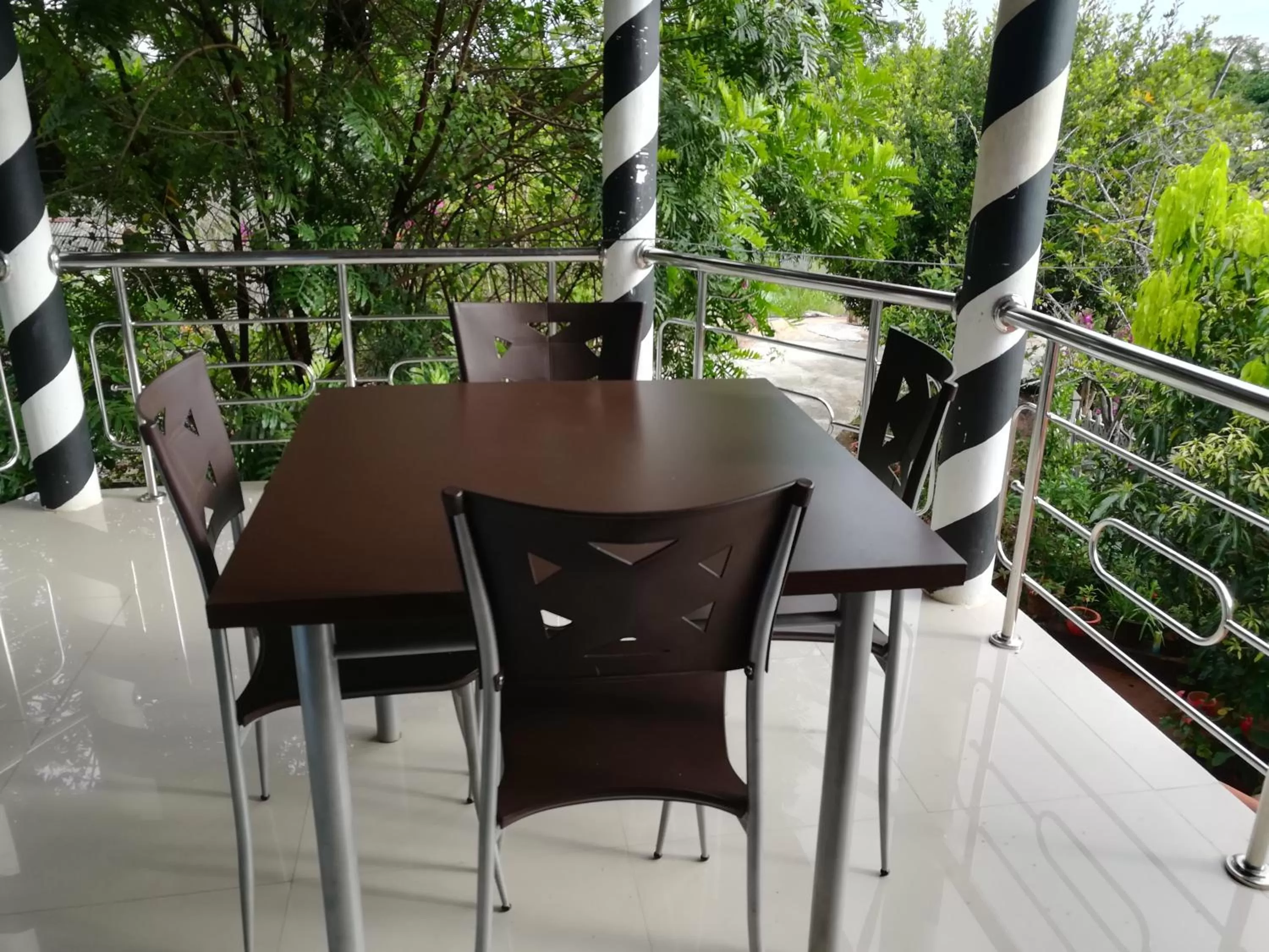 Restaurant/places to eat, Balcony/Terrace in Rockvilla homestay and BNB