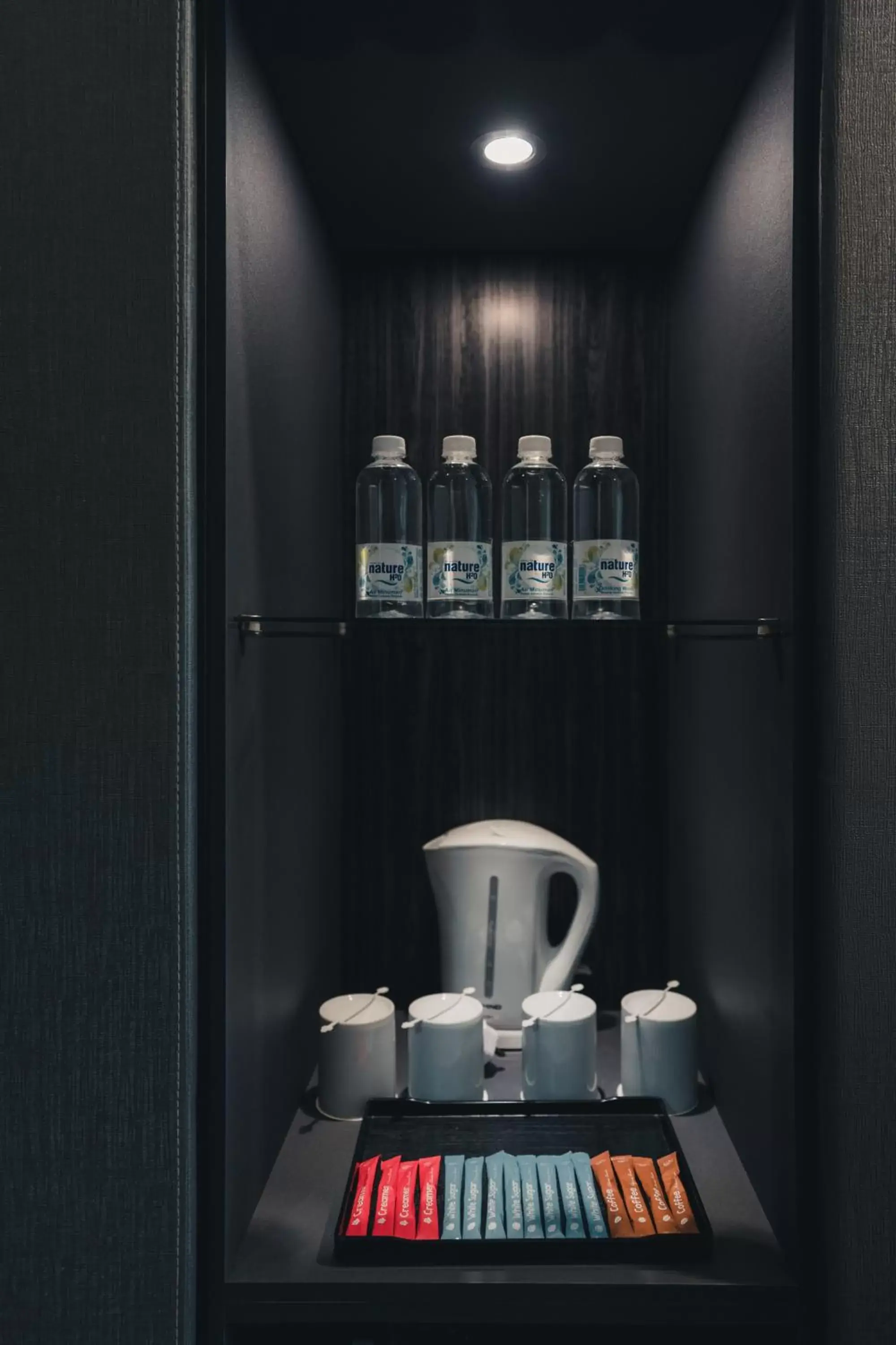 Coffee/tea facilities in Le'venue Hotel