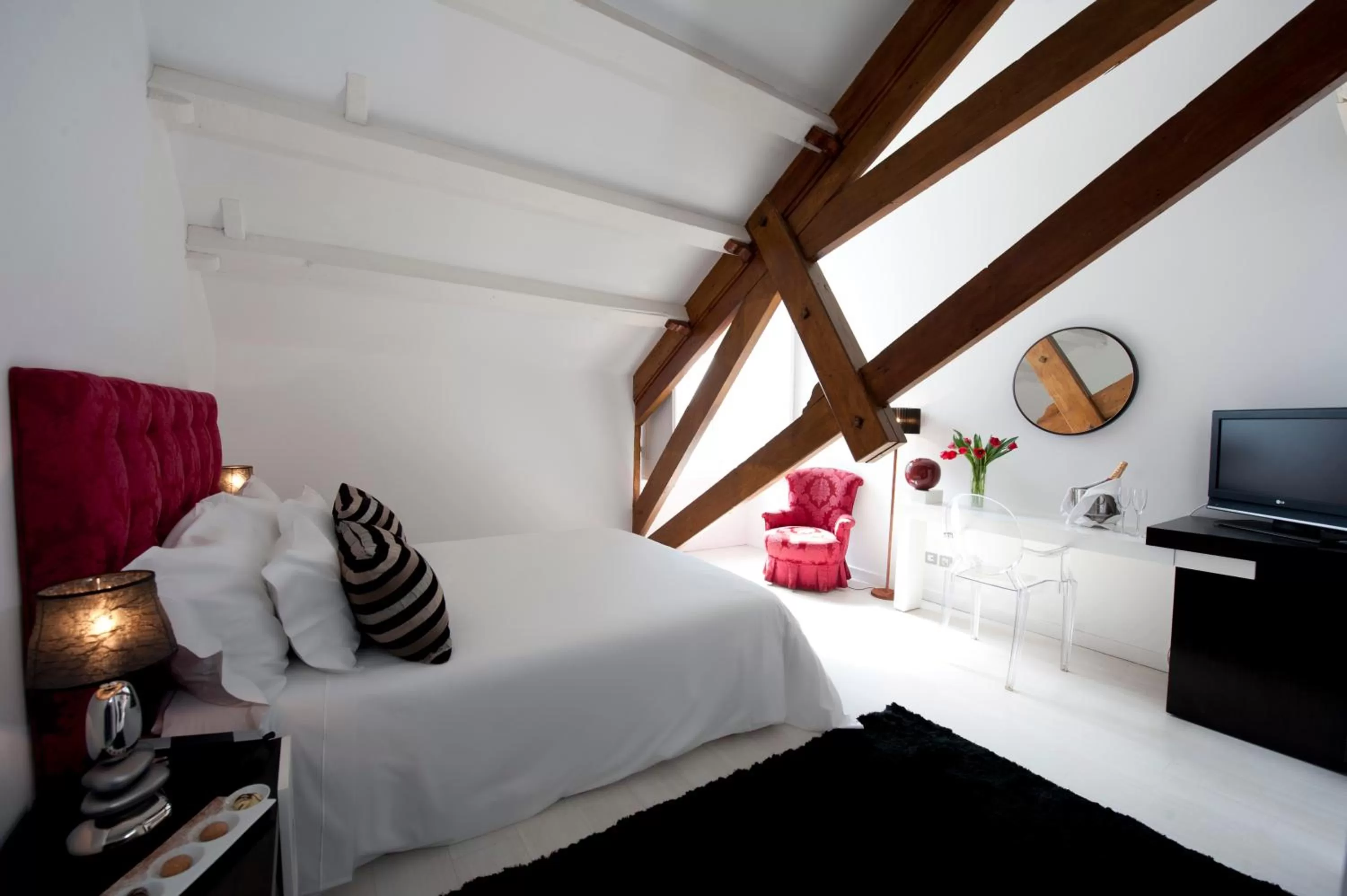 Photo of the whole room, Bed in Farol Hotel