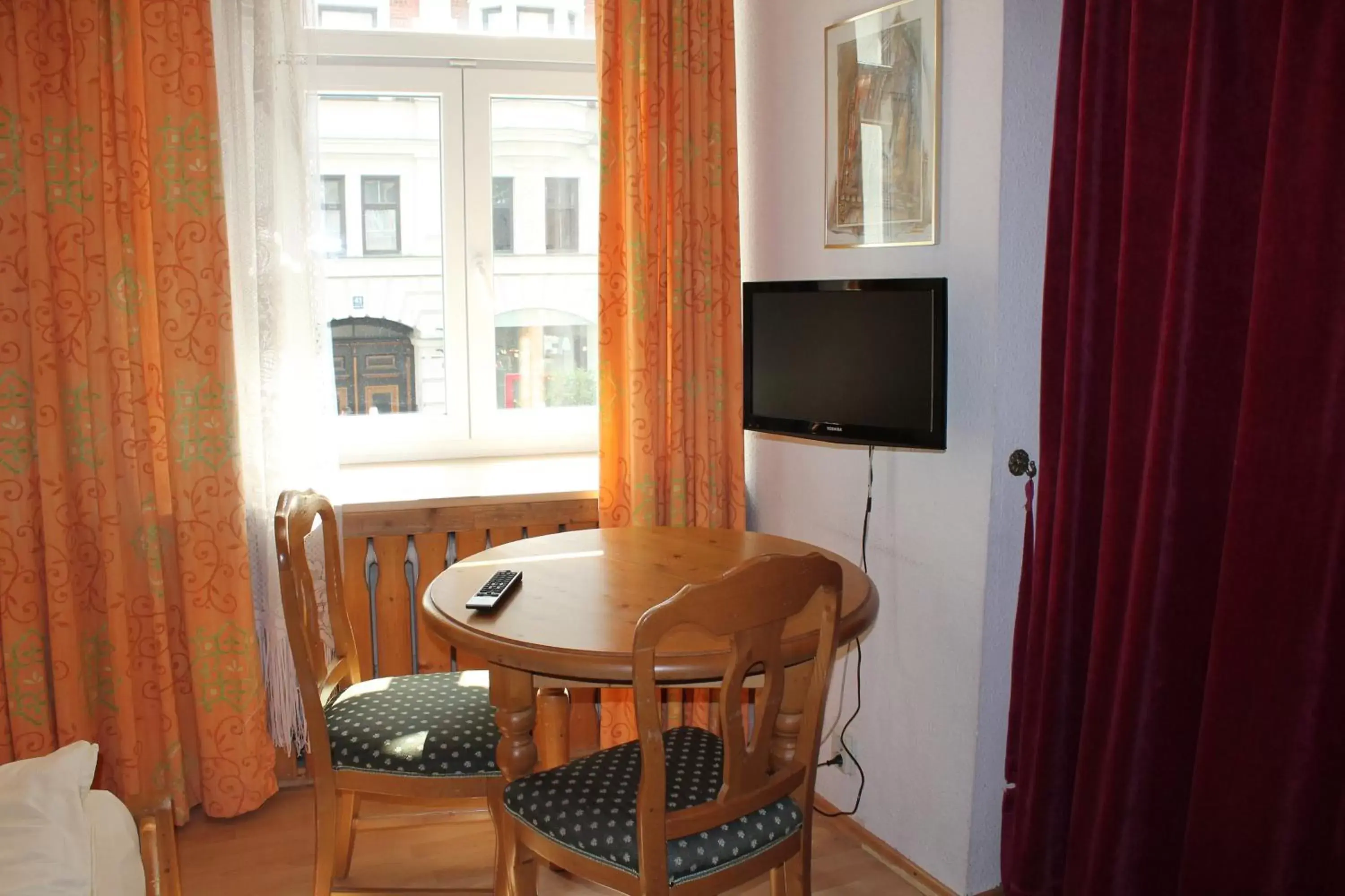 Seating area, TV/Entertainment Center in Hotel Atlanta