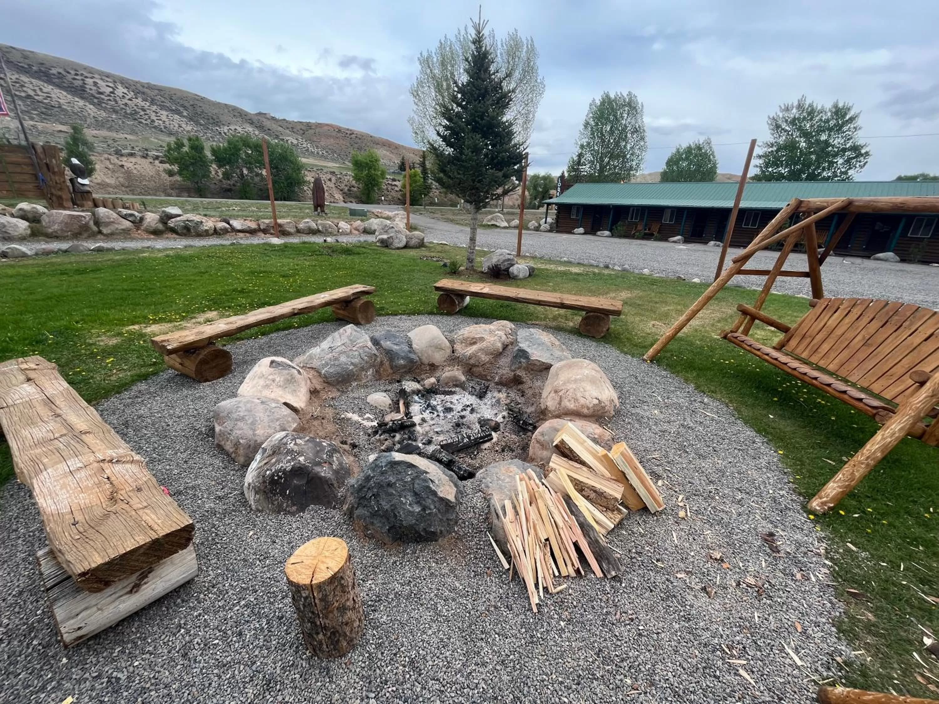 Evening entertainment in Chinook Winds Lodge