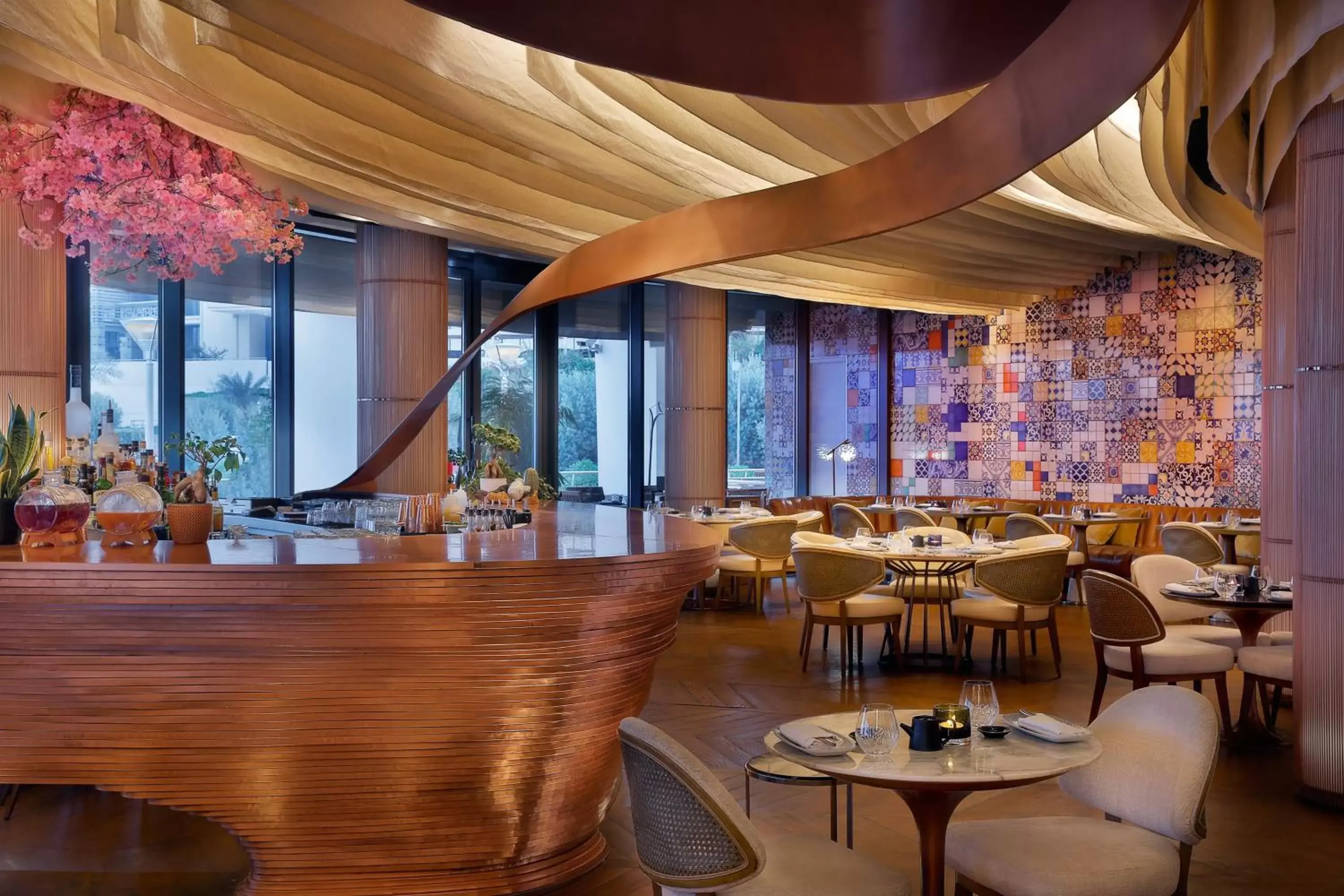 Lounge or bar, Restaurant/Places to Eat in The Ritz-Carlton, Doha