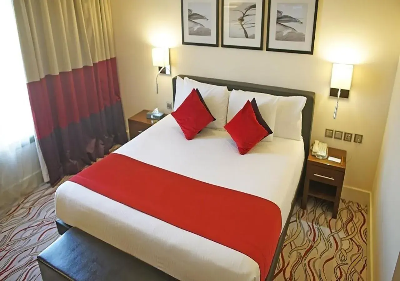 Property building, Bed in Novotel Suites Riyadh Olaya