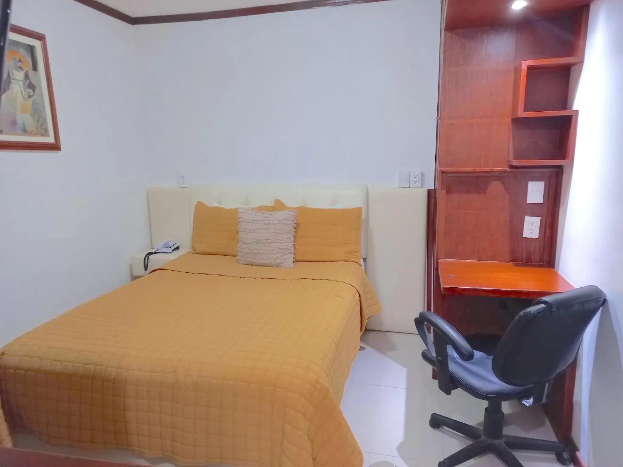 Photo of the whole room, Bed in La Aurora Hotel Like Home