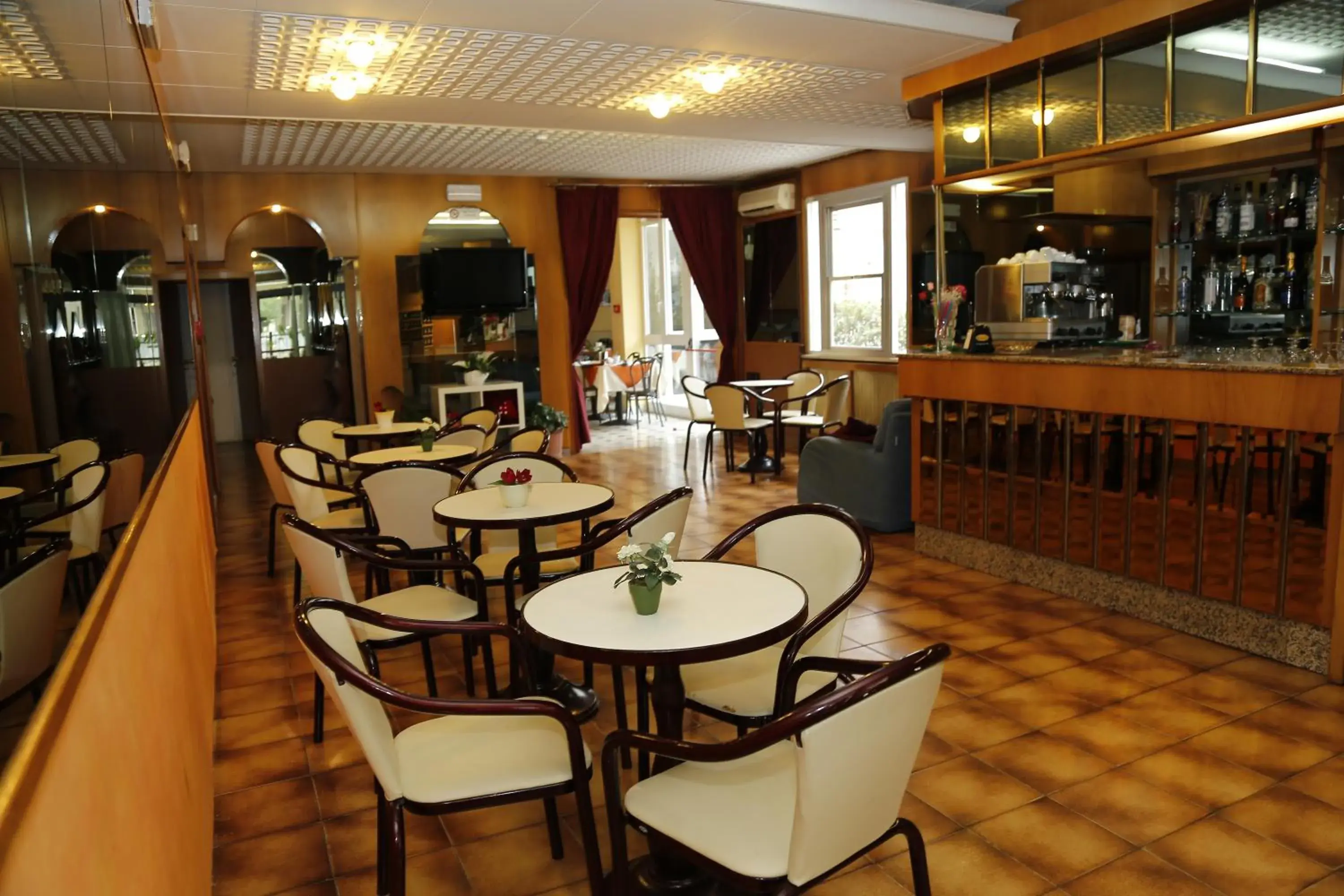 Lobby or reception, Restaurant/Places to Eat in Hotel Villa Dina