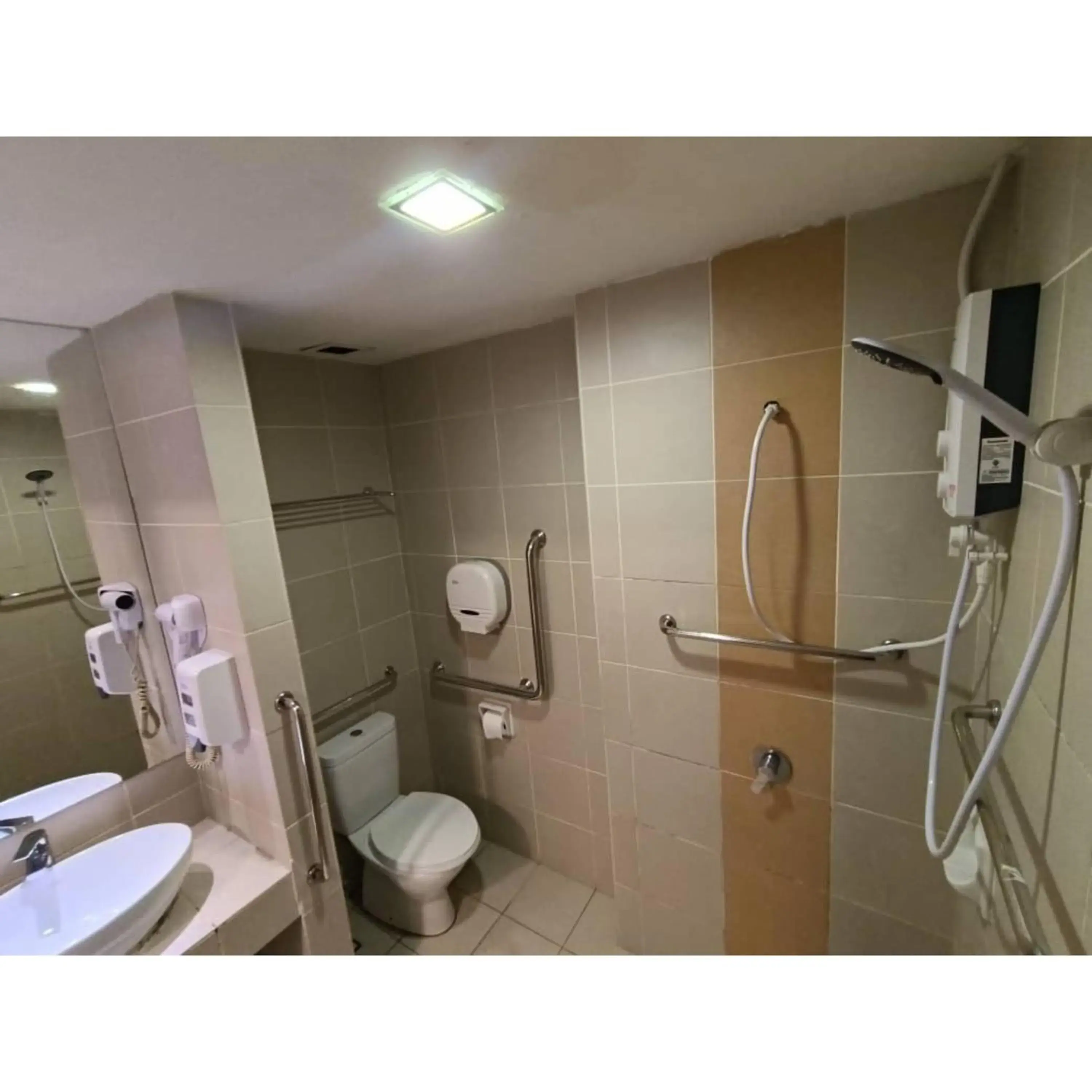 Shower, Bathroom in Sandpiper Hotel Kuala Lumpur