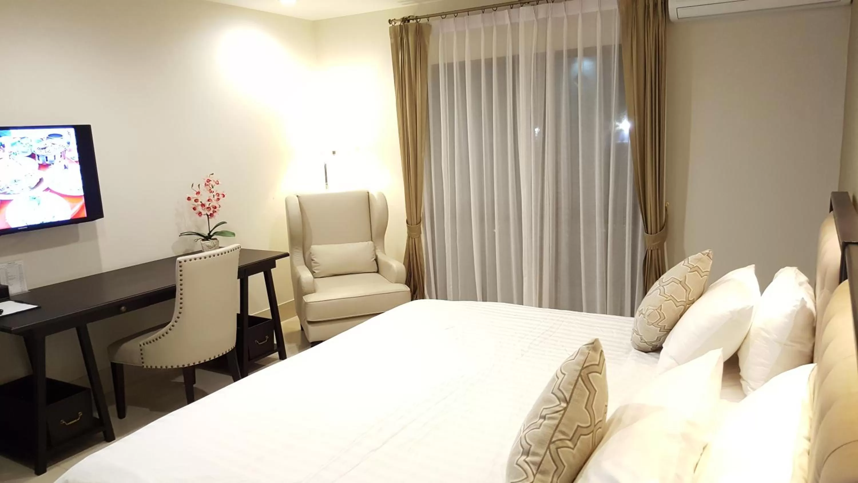 Superior Double Room in SN Plus Hotel - SHA Plus